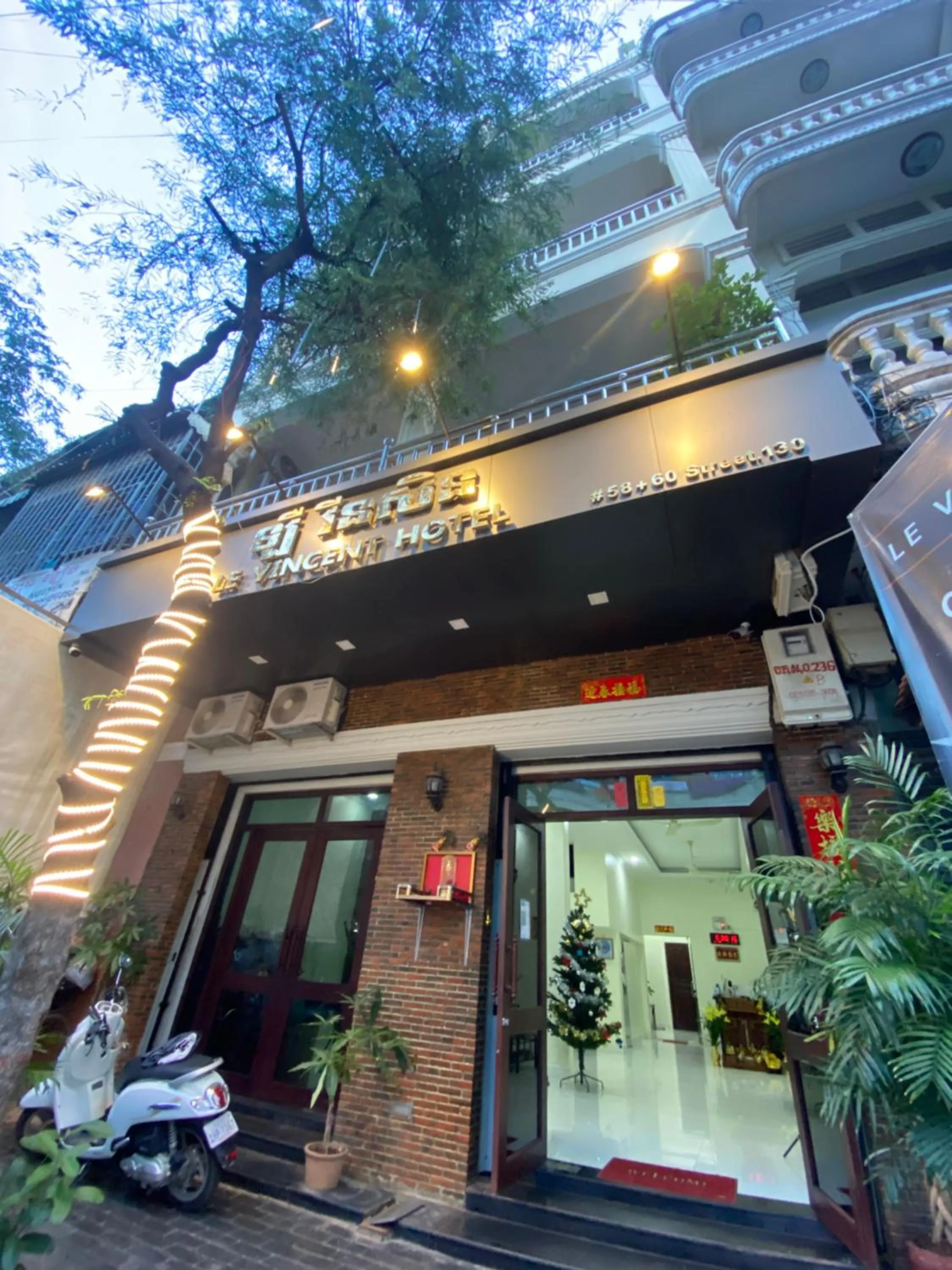 Property building in Phnom Penh Le Vincent Hotel