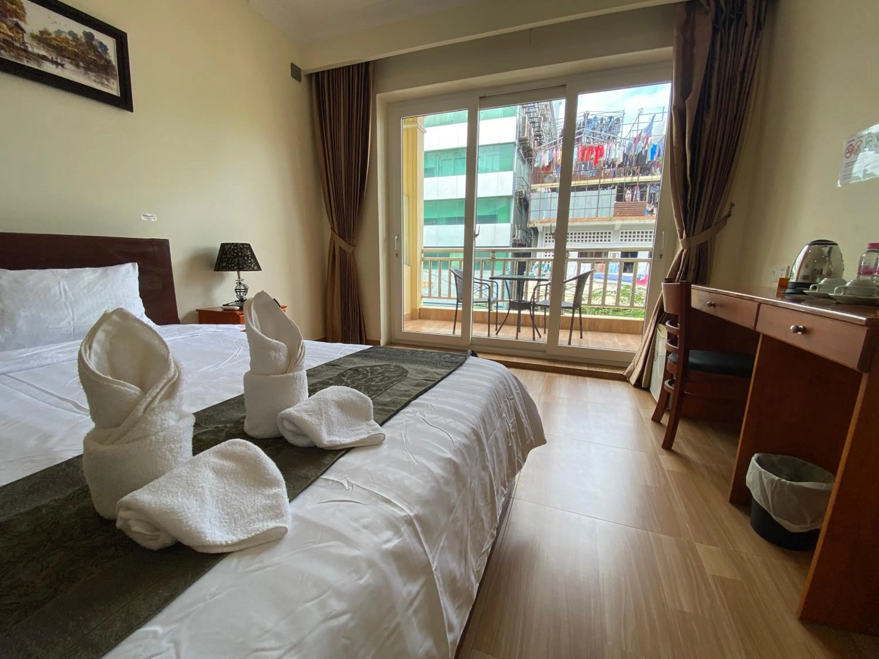 Photo of the whole room, Bed in Phnom Penh Le Vincent Hotel