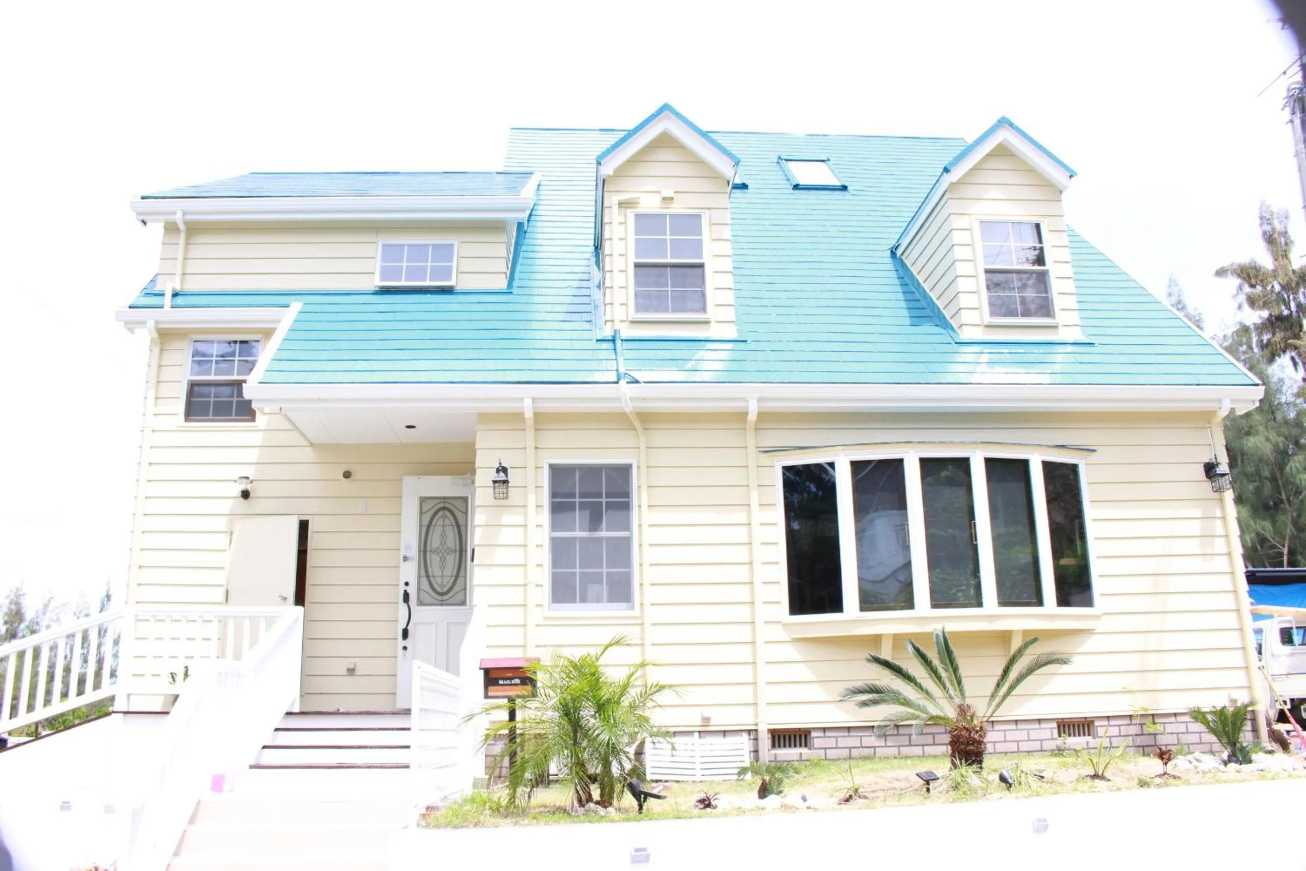 Facade/entrance in Nangoku Lodge Booya