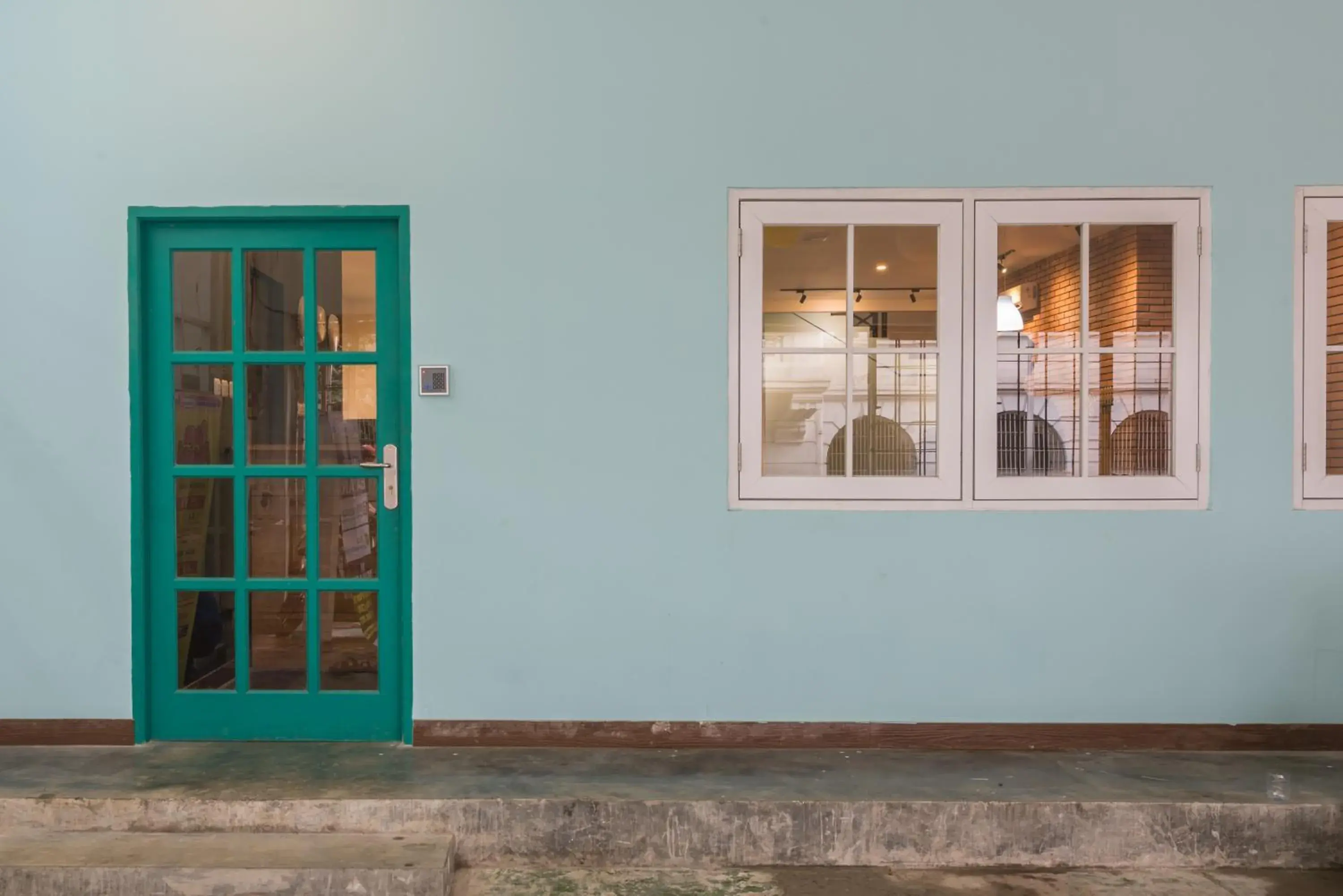 Facade/entrance in Wonderloft Hostel Kota Tua Facade/entrance in Wonderloft Hostel Kota Tua