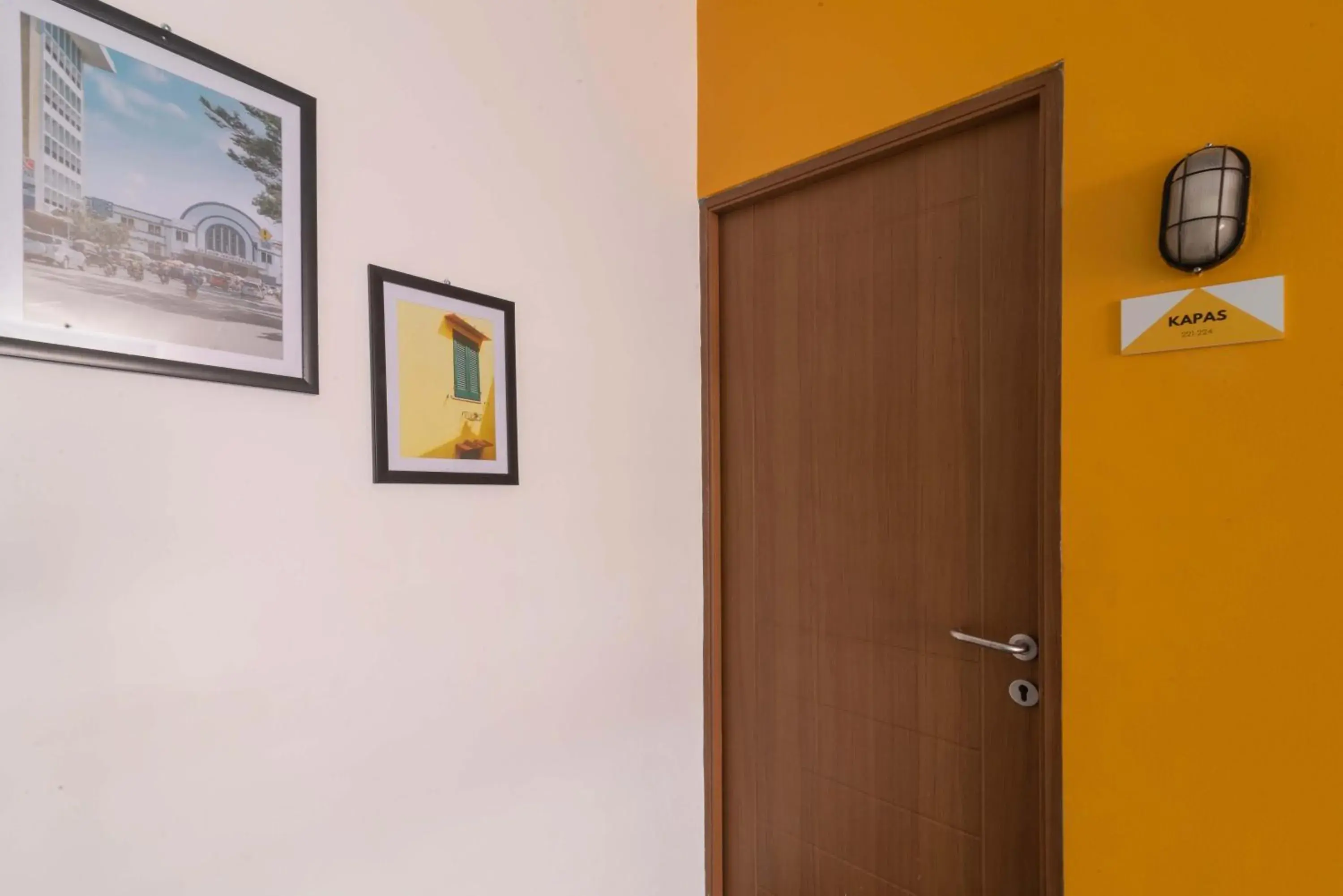 Facade/entrance in Wonderloft Hostel Kota Tua Facade/entrance in Wonderloft Hostel Kota Tua