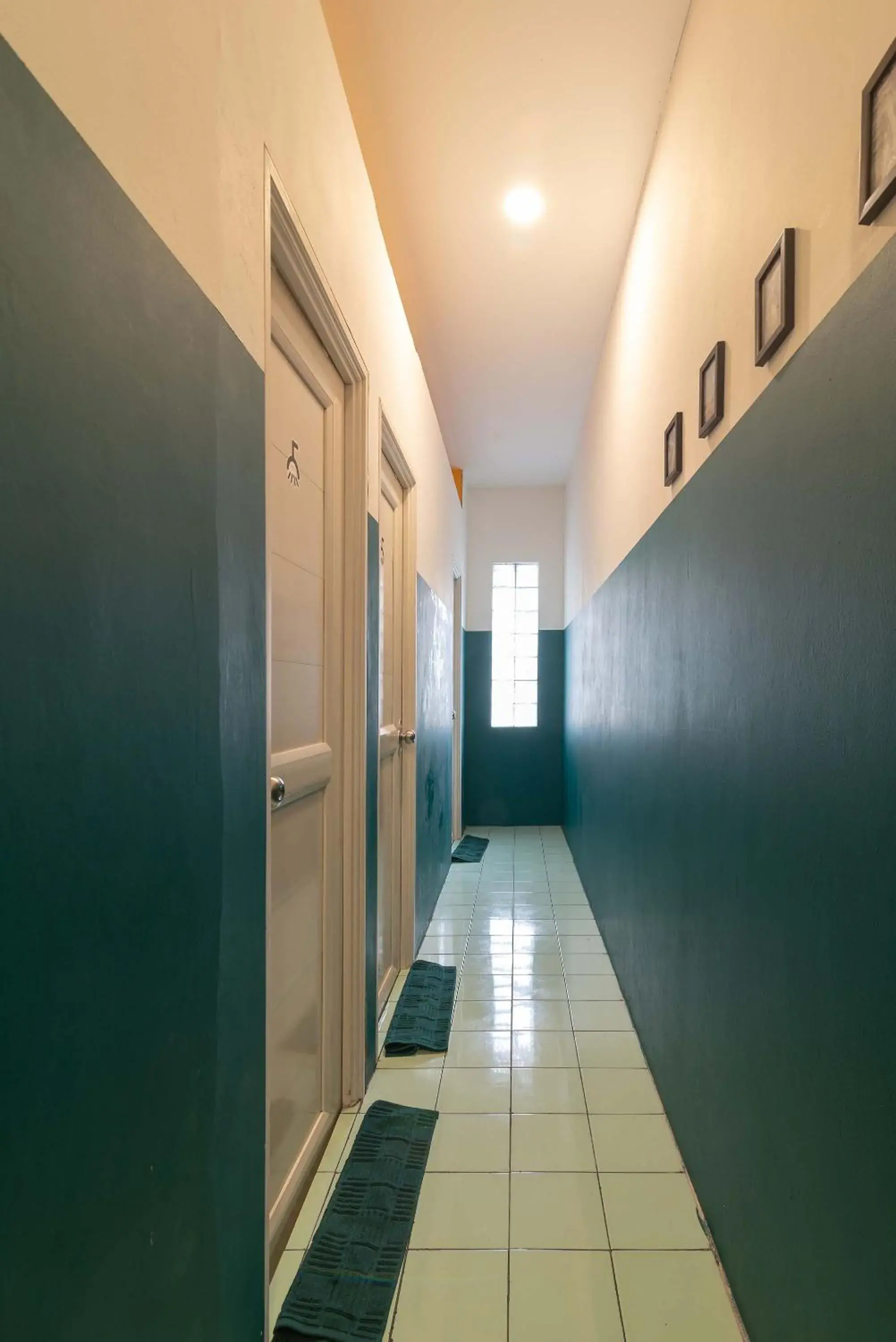 Bathroom in Wonderloft Hostel Kota Tua Bathroom in Wonderloft Hostel Kota Tua