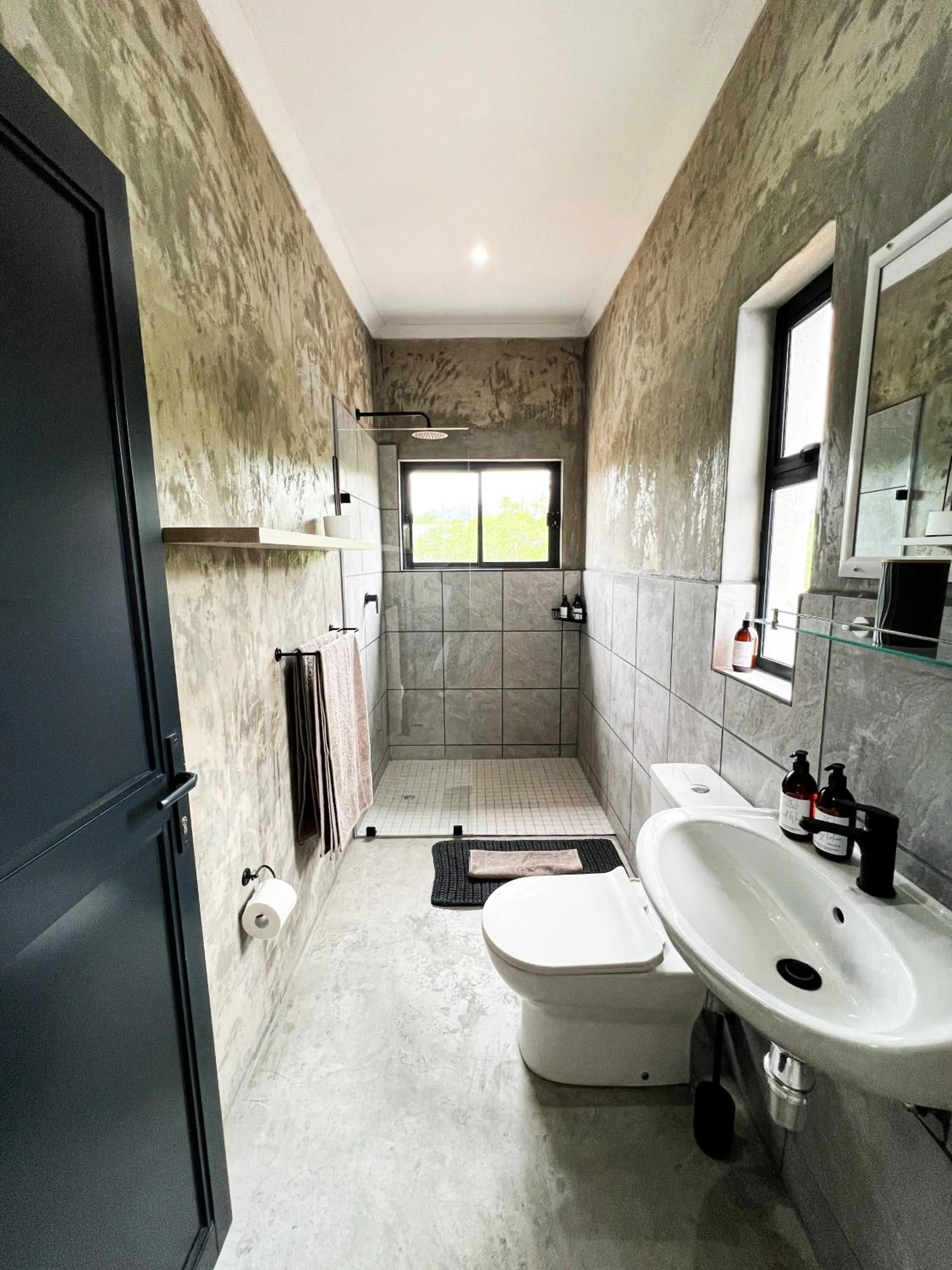 Shower in 24 Degrees South Country Estate