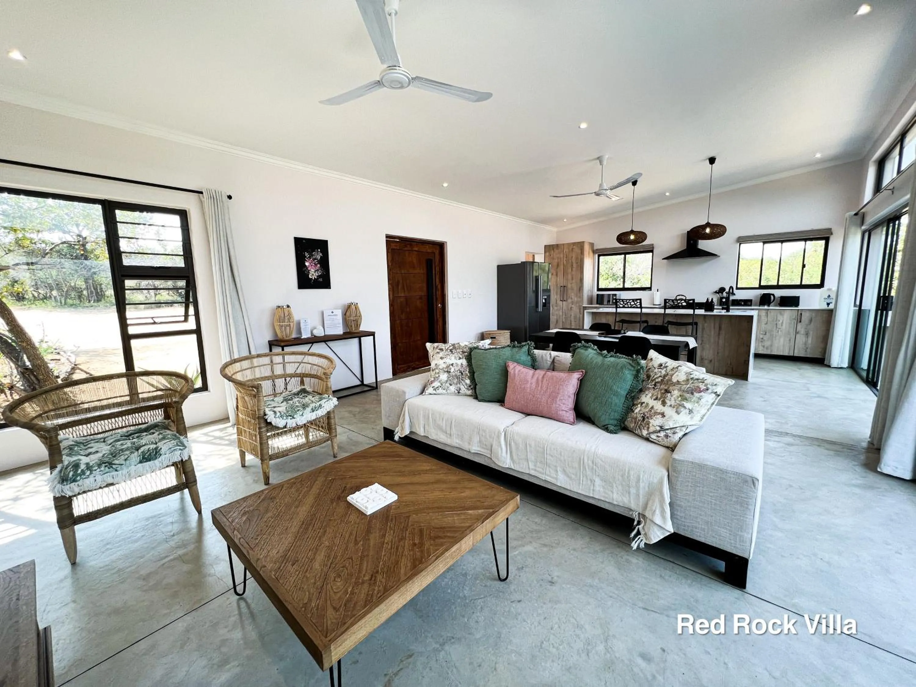 Photo of the whole room in 24 Degrees South Country Estate