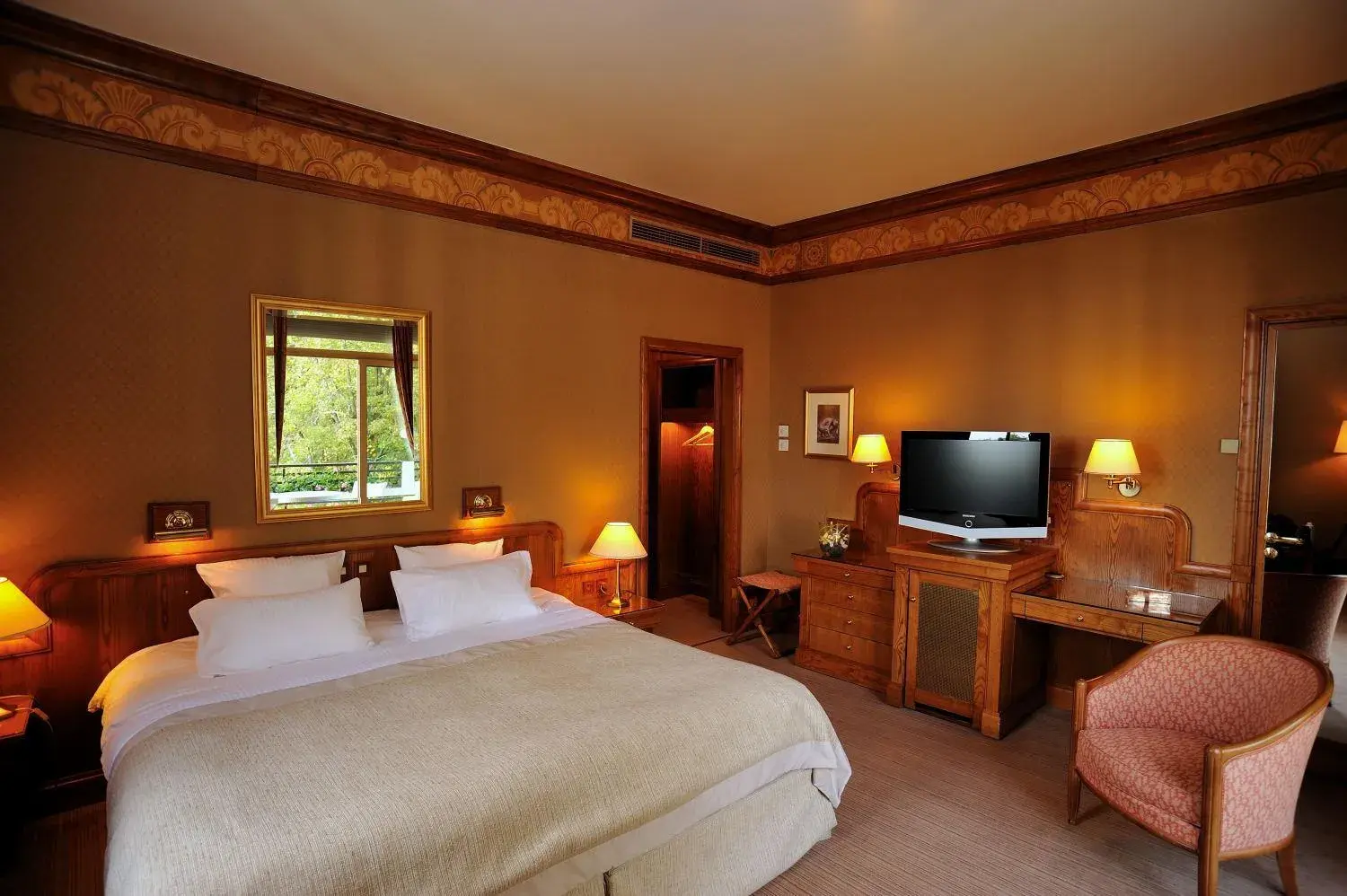 Superior Double or Twin Room in Le Grand Hôtel - Domaine De Divonne Superior Double or Twin Room in Le Grand Hôtel - Domaine De Divonne