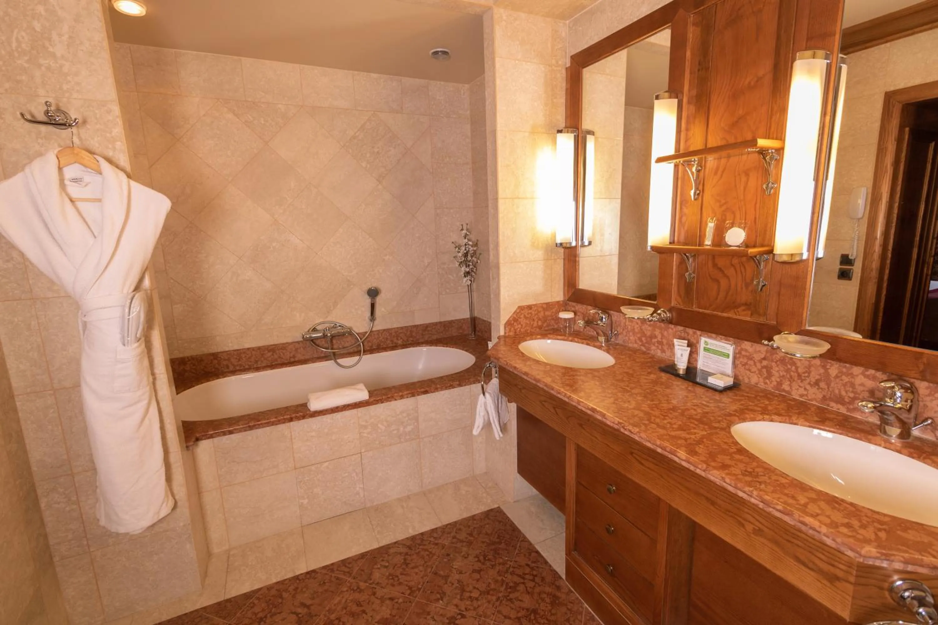 Bathroom in Le Grand Hôtel - Domaine De Divonne