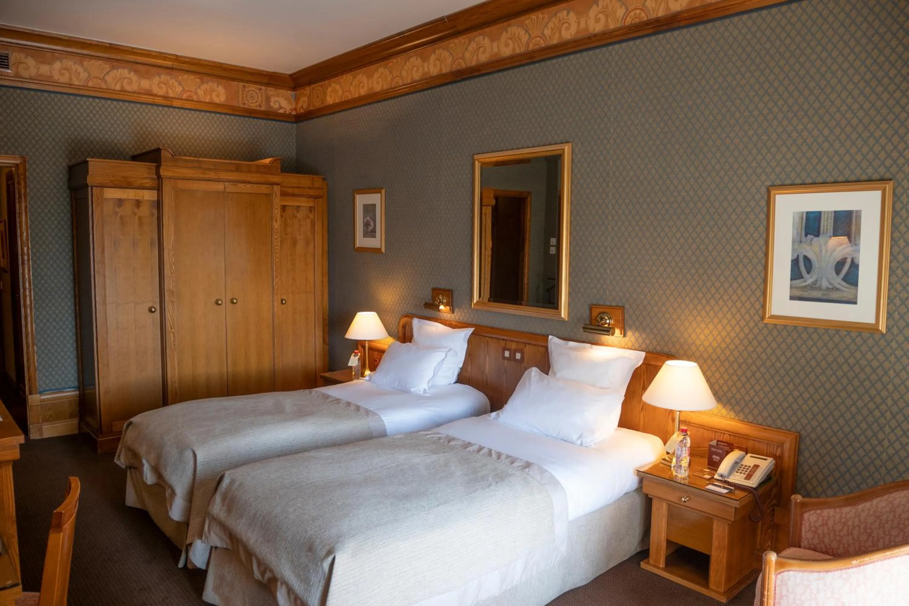 Bedroom, Bed in Le Grand Hôtel - Domaine De Divonne