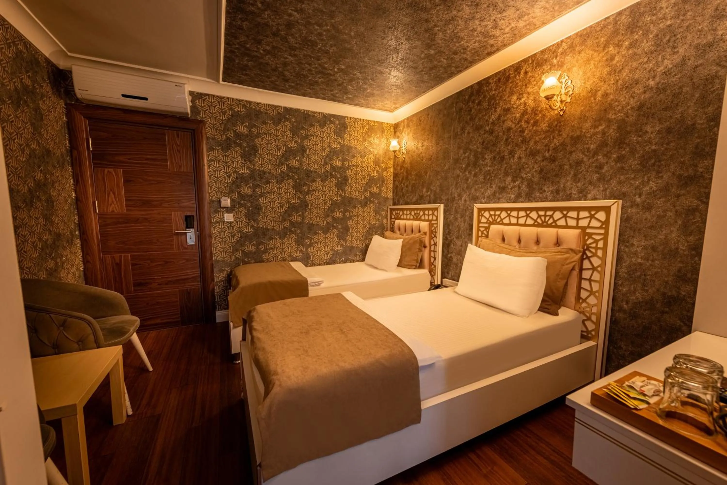 Bed in Golden Dream Otel