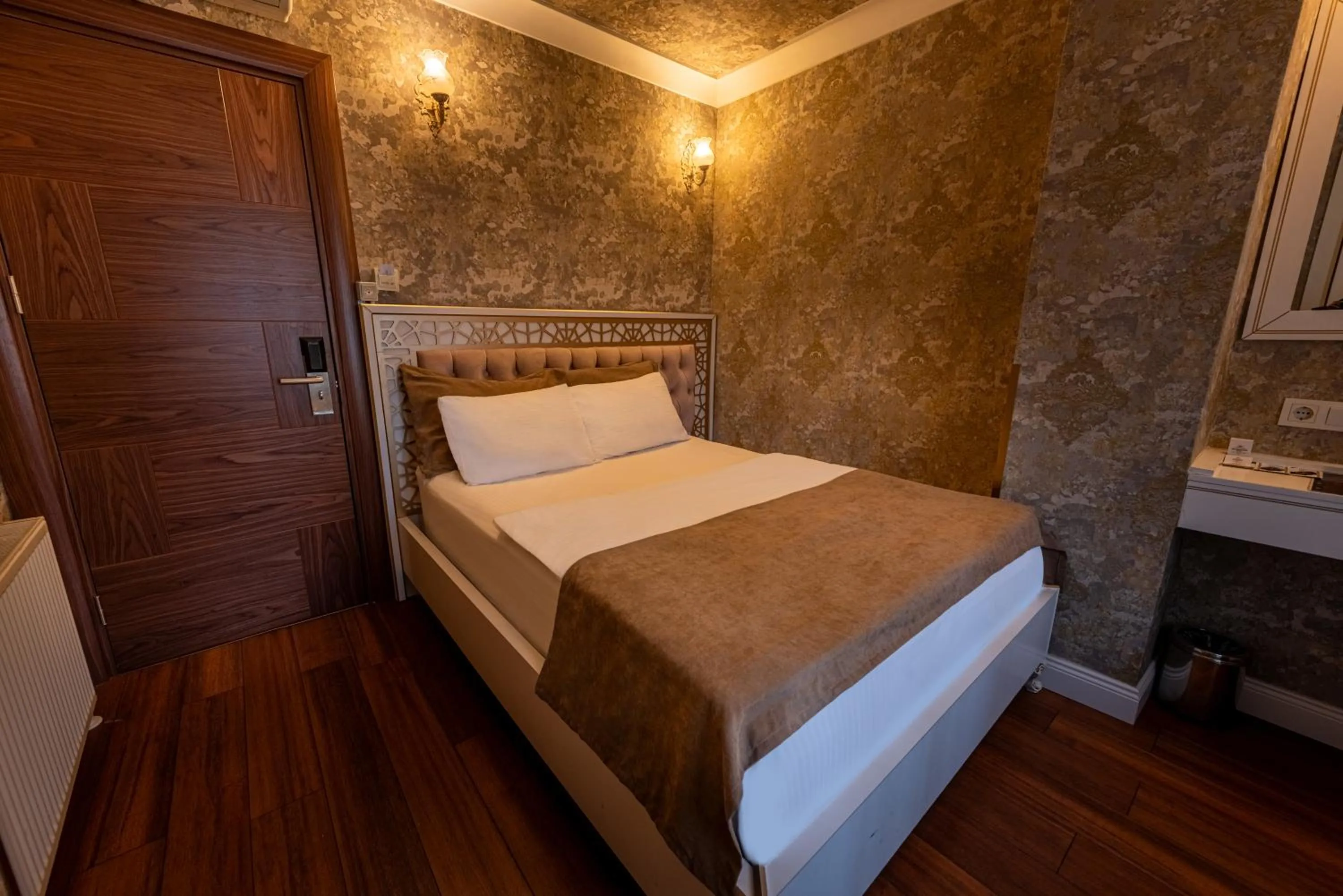 Bed in Golden Dream Otel