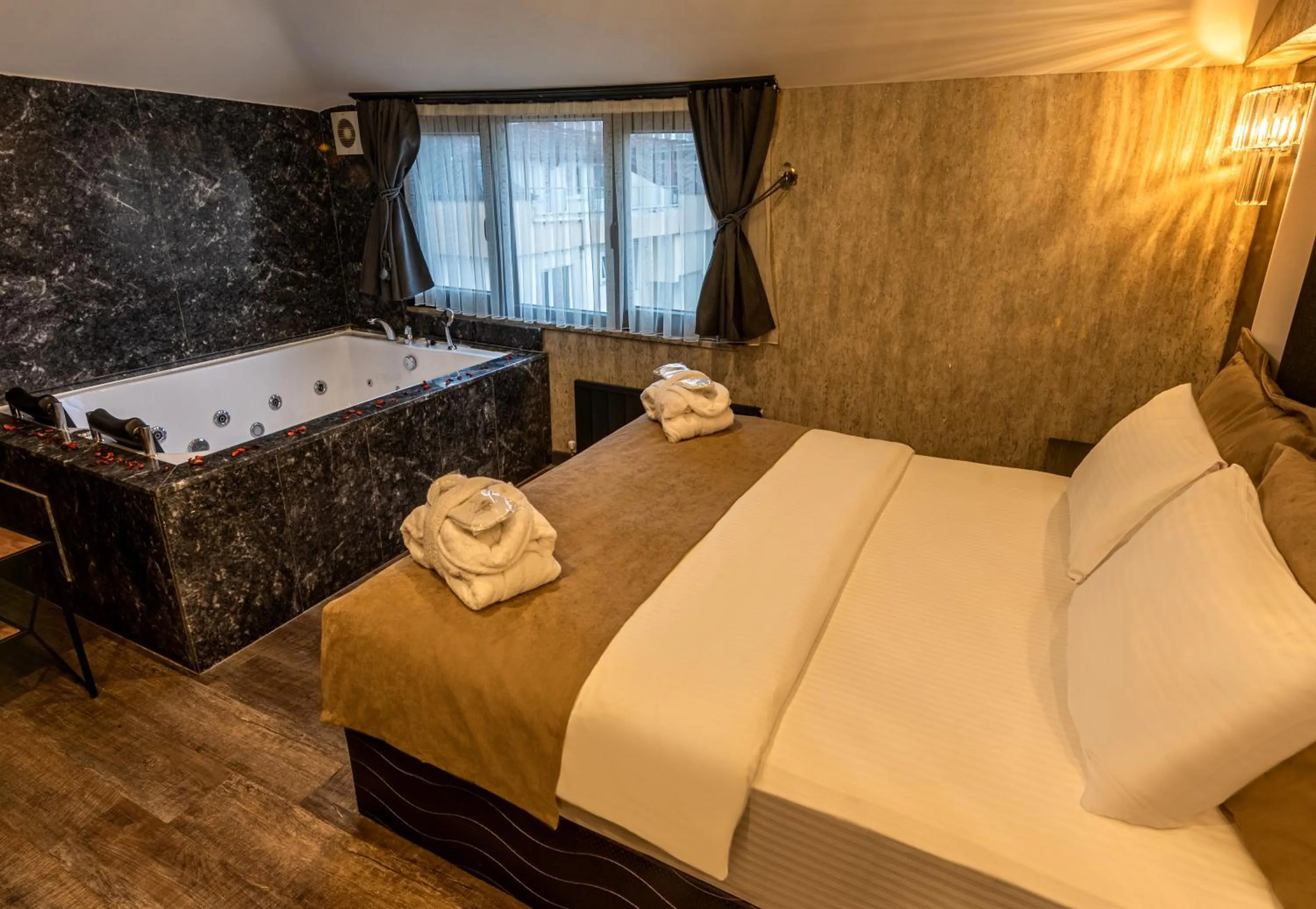 Bed in Golden Dream Otel