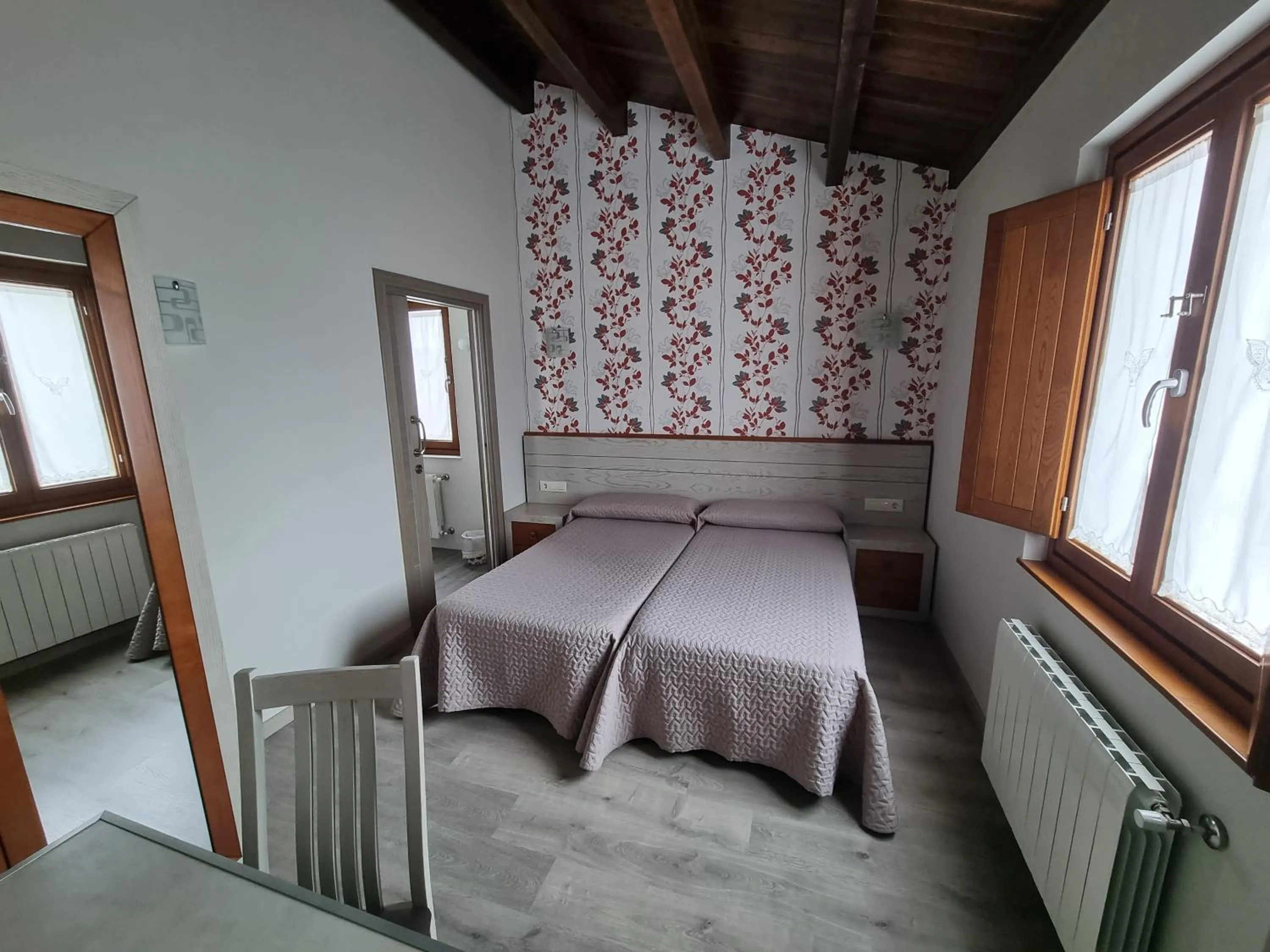 Standard Twin Room with Garden View in Pensión Ribadiso