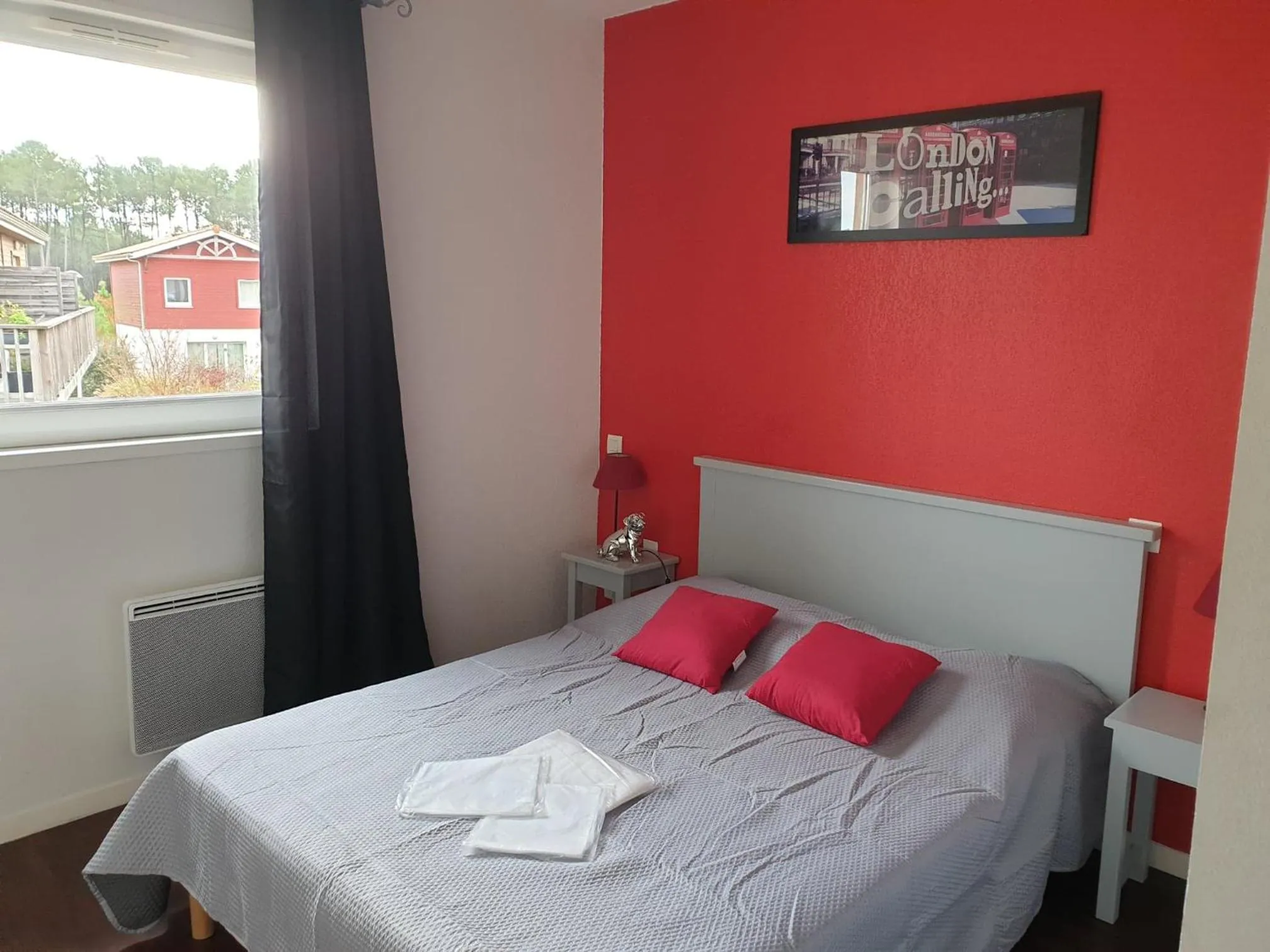 Bedroom, Bed in Laouchet Le Hameau des Grands Lacs