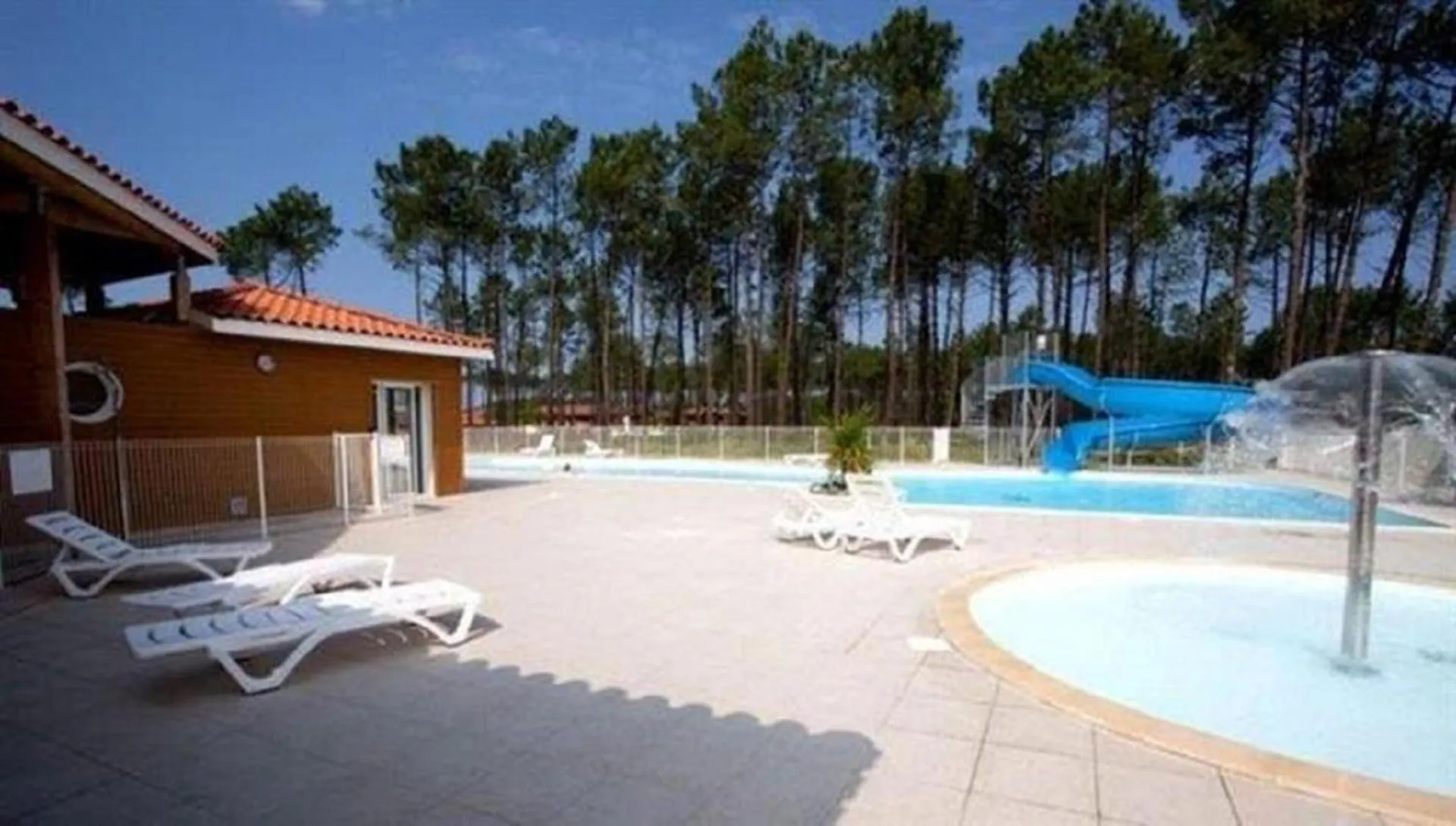 Swimming pool in Laouchet Le Hameau des Grands Lacs