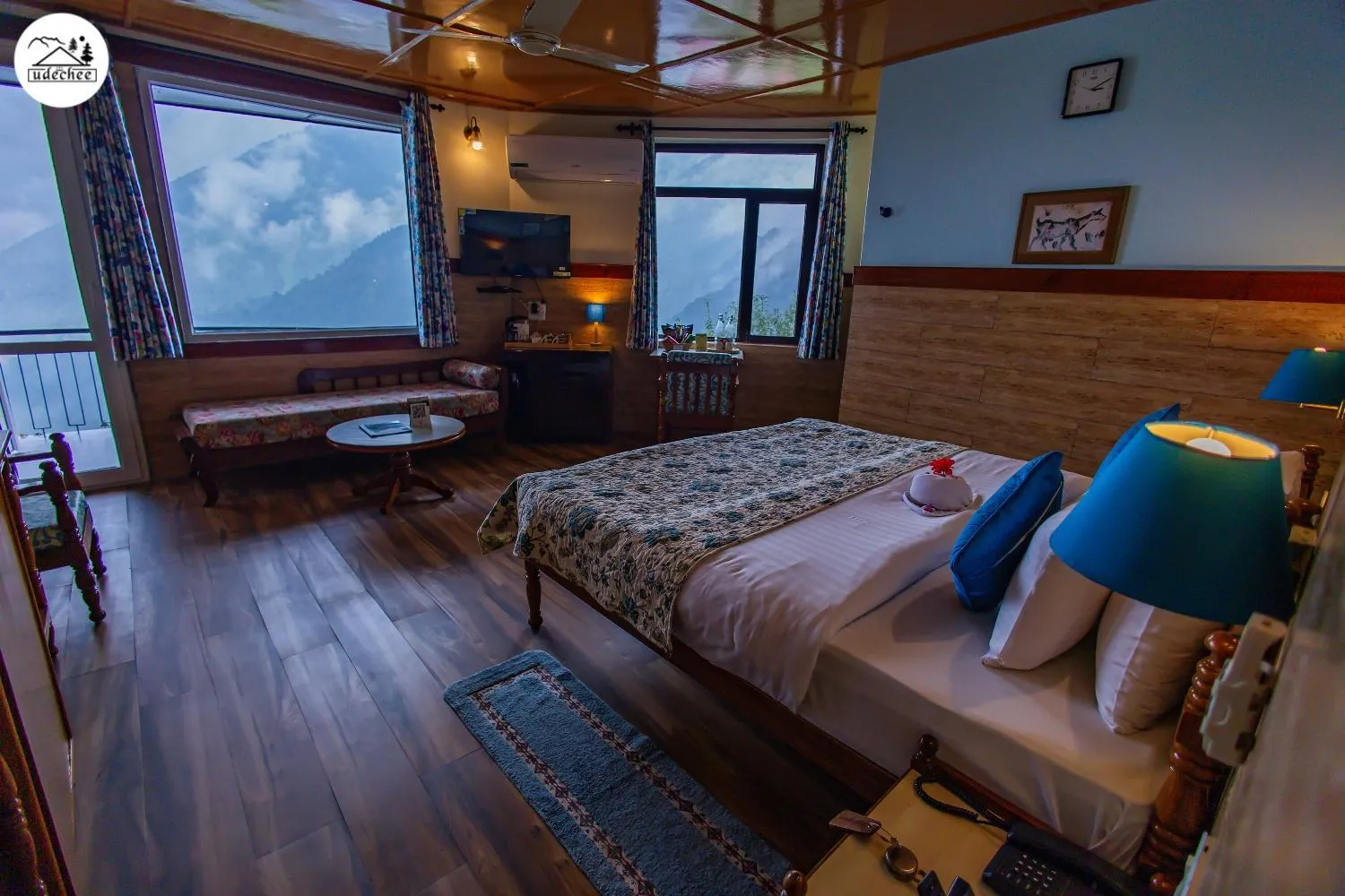 Bed in Hotel Udechee Huts, McLeod Ganj