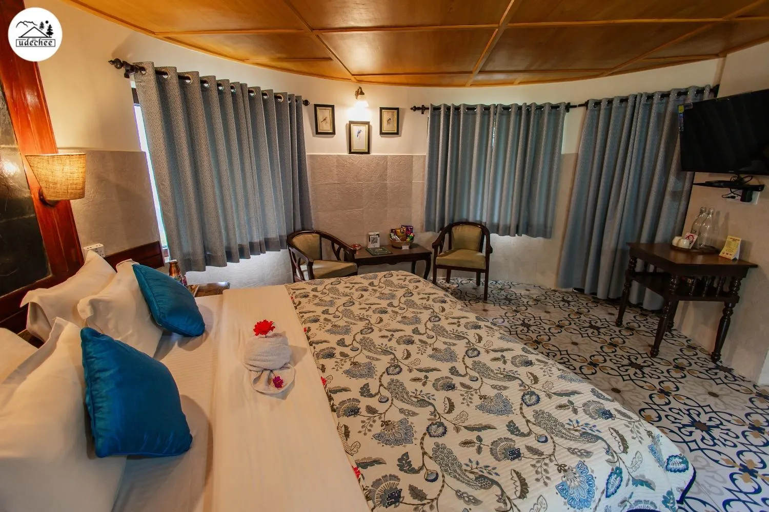 Bed in Hotel Udechee Huts, McLeod Ganj