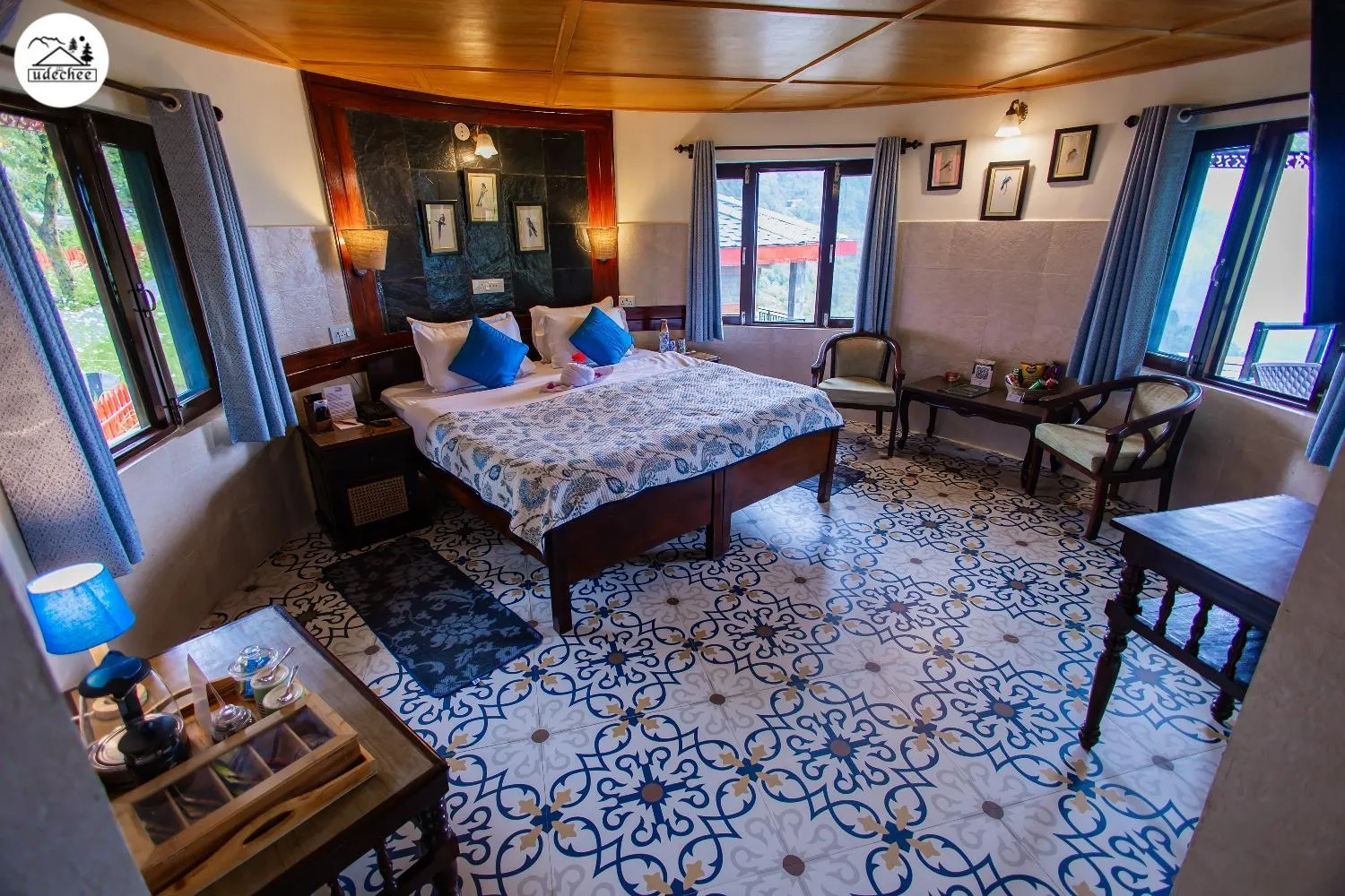 Bed in Hotel Udechee Huts, McLeod Ganj