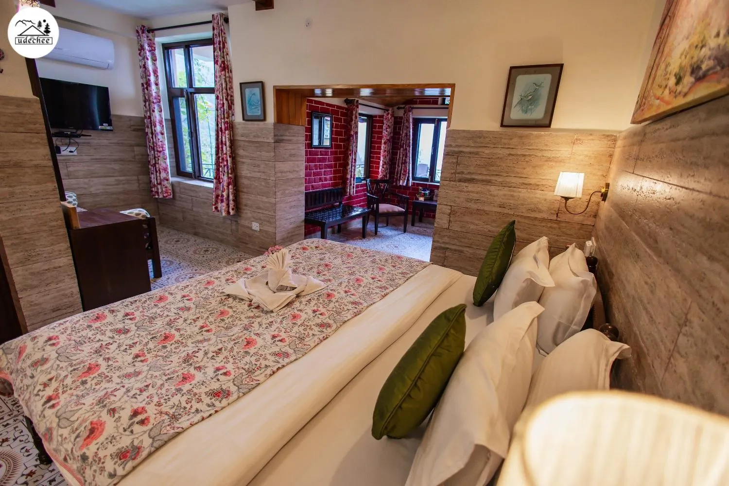 Bed in Hotel Udechee Huts, McLeod Ganj