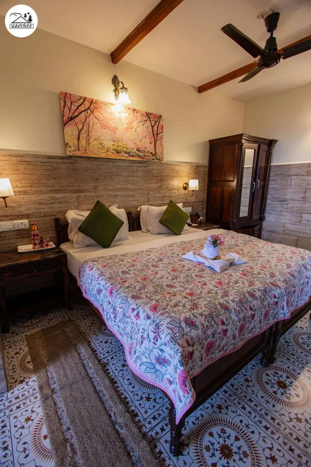 Bed in Hotel Udechee Huts, McLeod Ganj