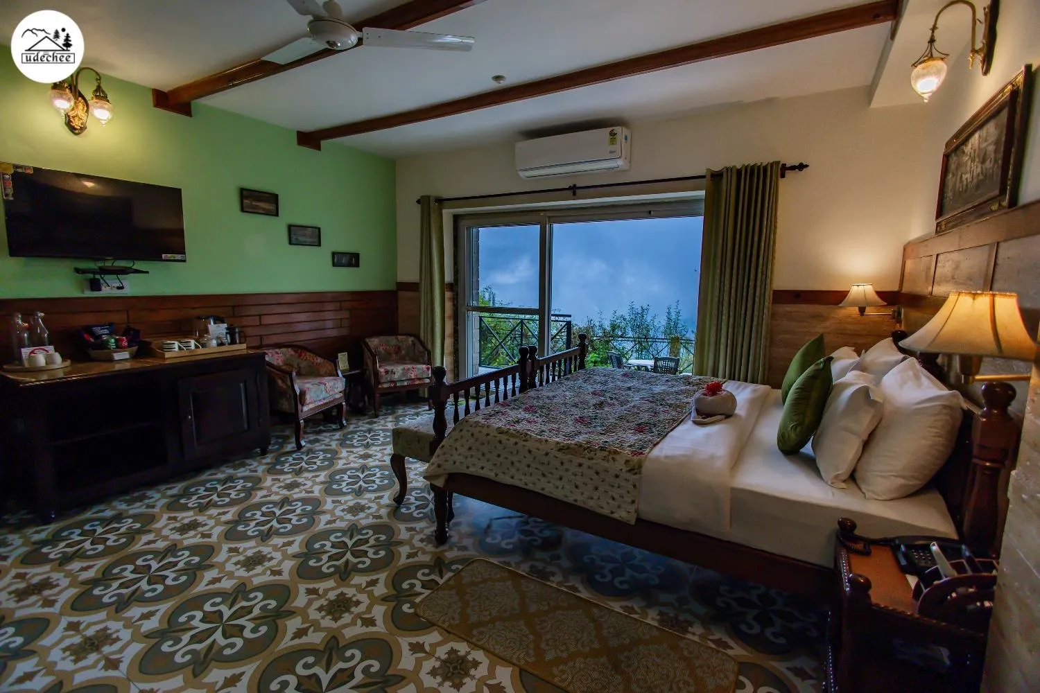 Bed in Hotel Udechee Huts, McLeod Ganj