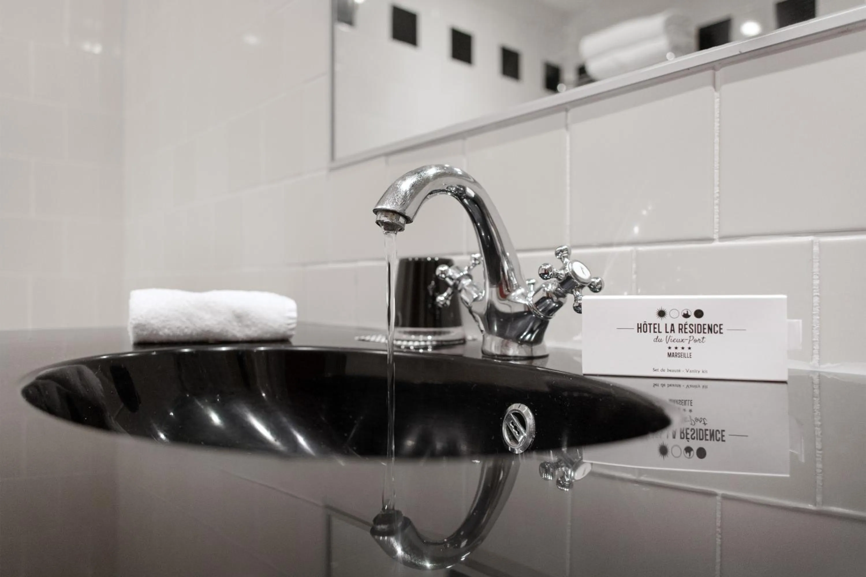 Bathroom in La Residence Du Vieux Port