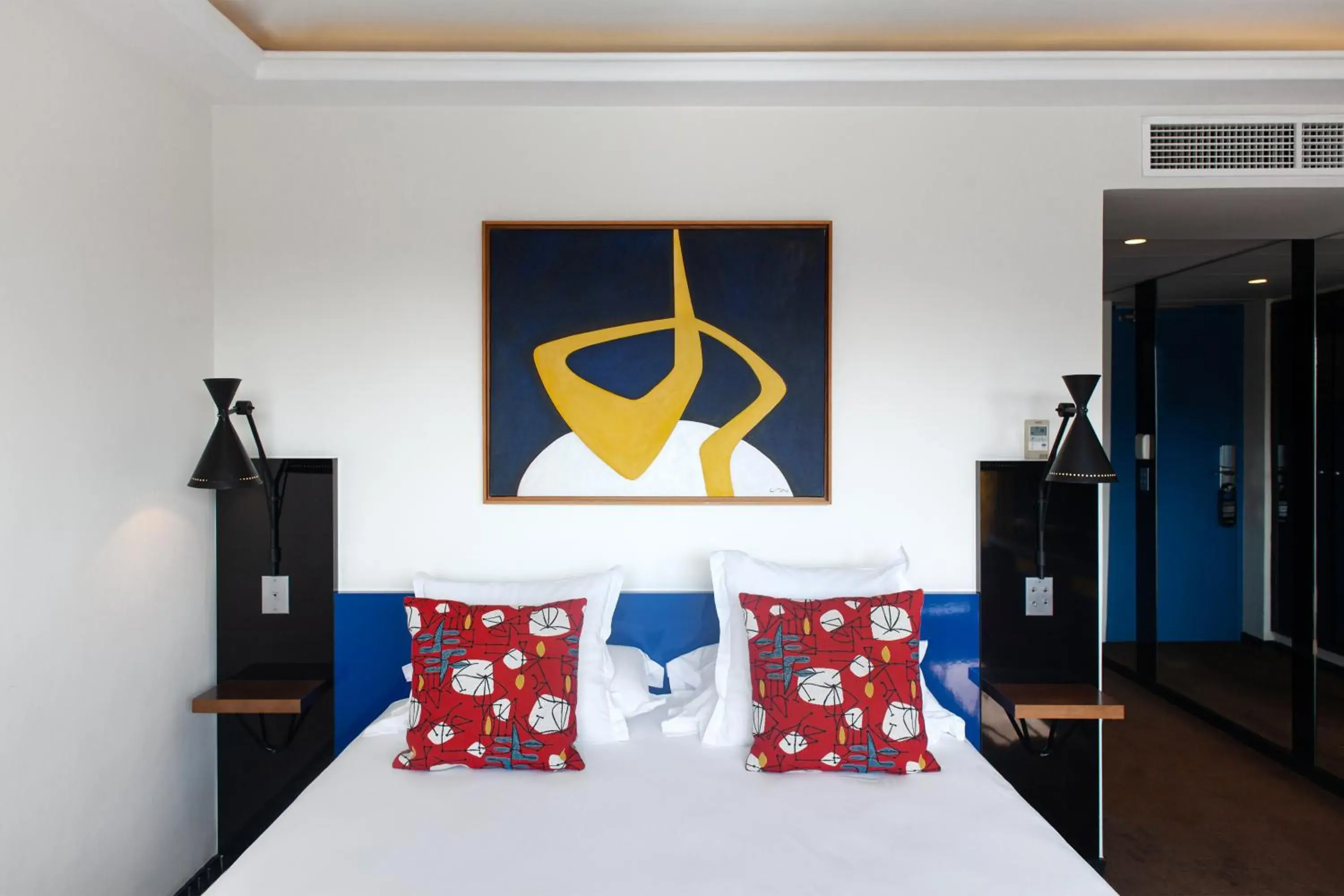 Prestige Double Room with Sea View in La Residence Du Vieux Port Prestige Double Room with Sea View in La Residence Du Vieux Port