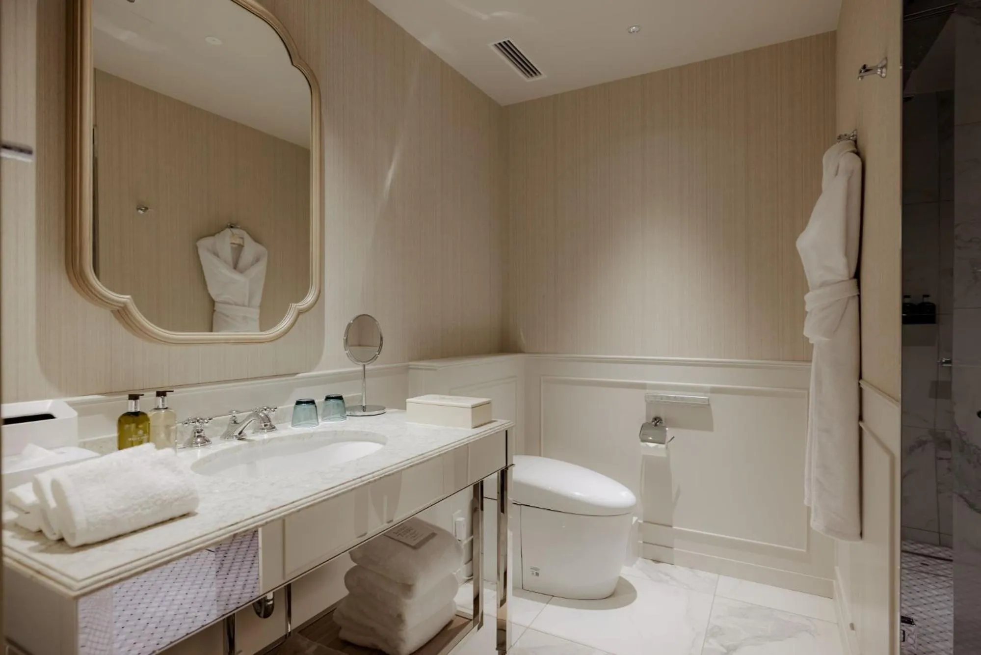 Toilet in Mampei Hotel