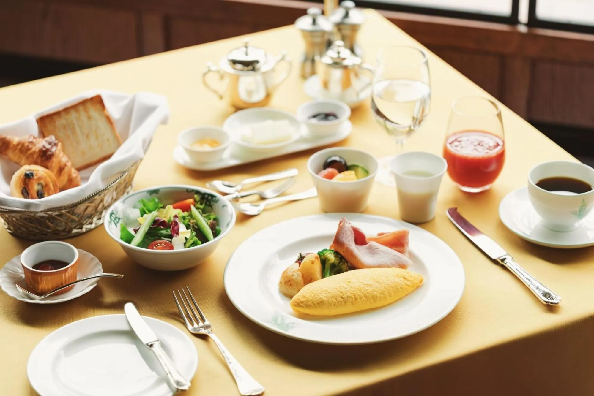 Food and drinks in Mampei Hotel