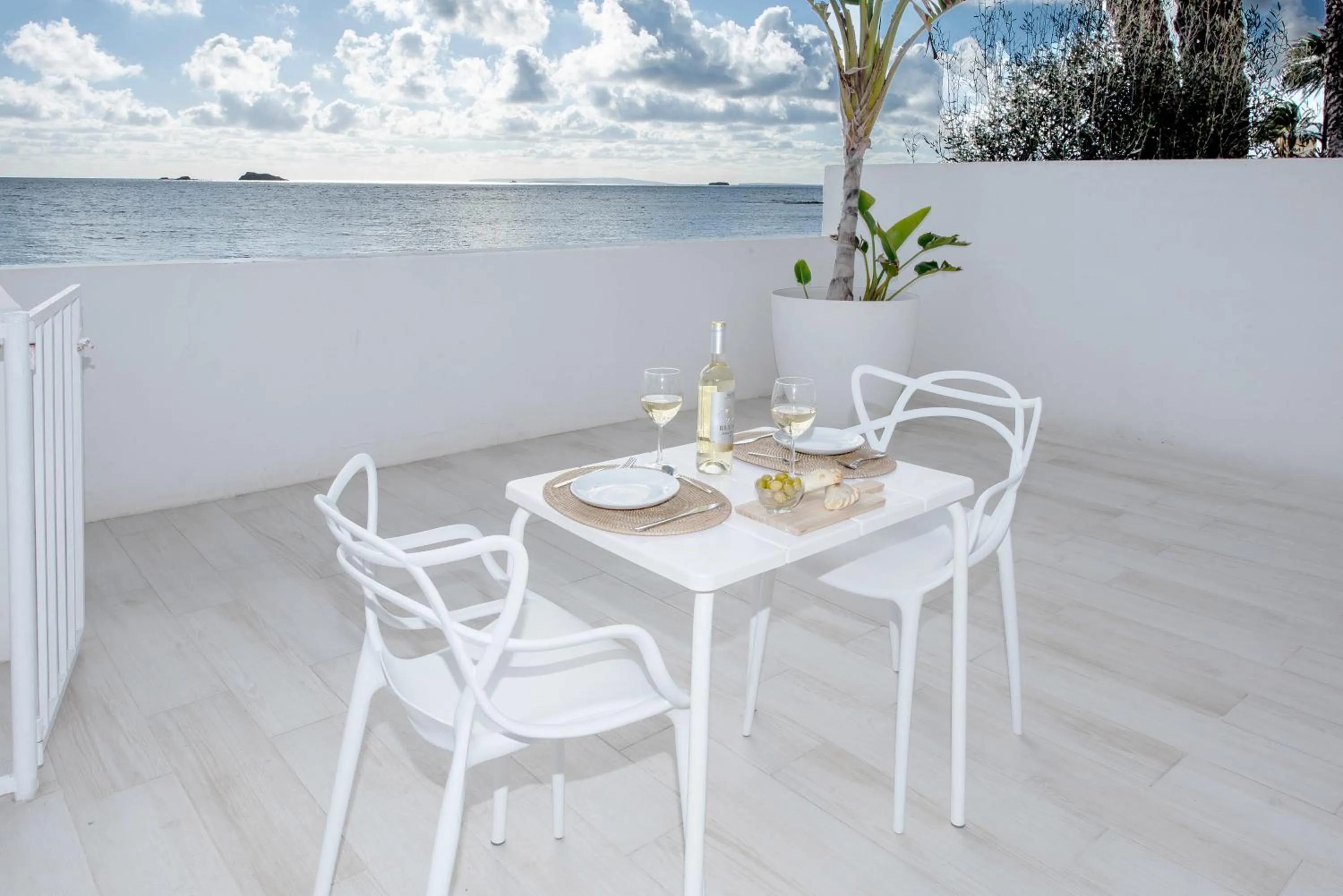 Beach in Enkala Apartamentos