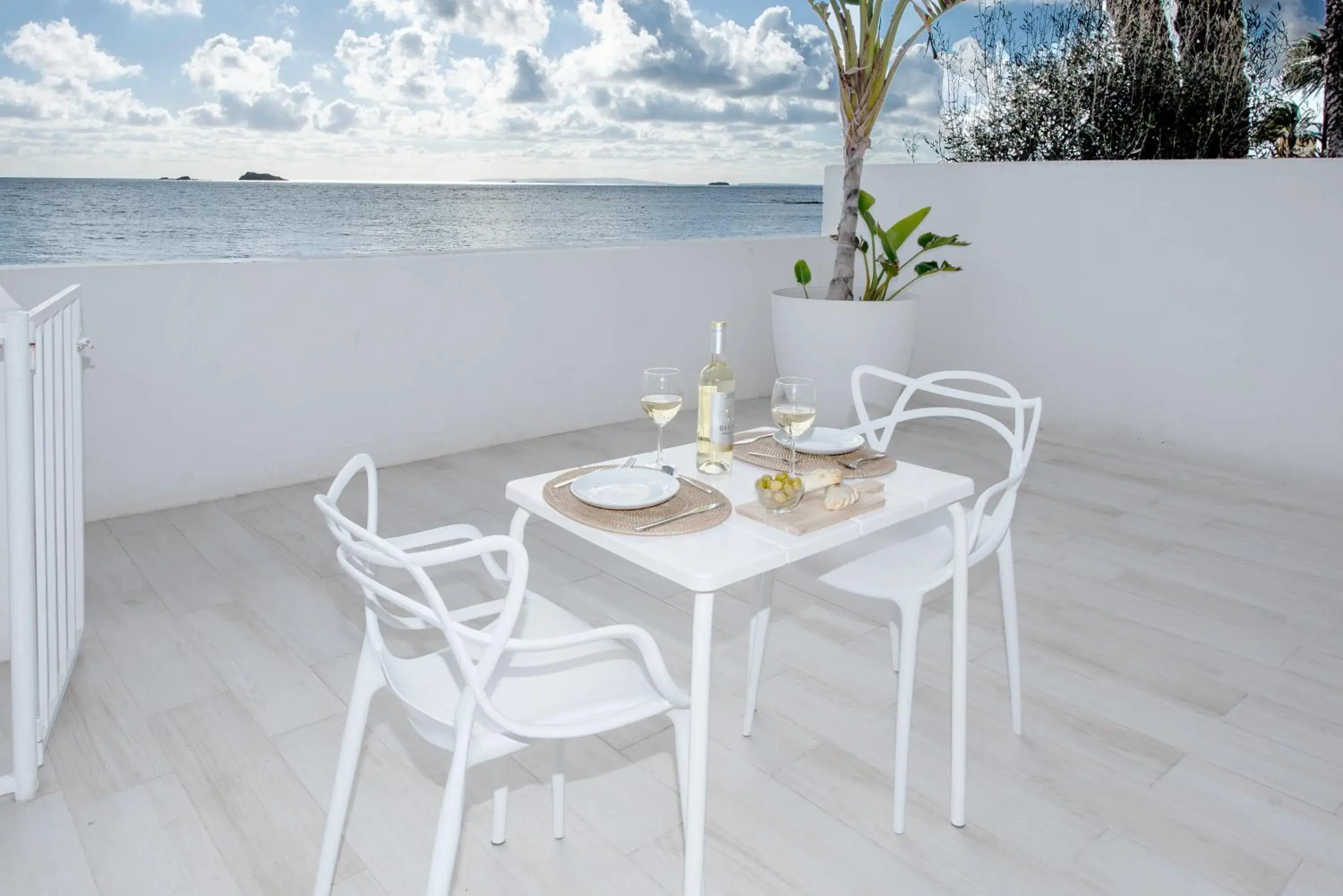 Beach in Enkala Apartamentos Beach in Enkala Apartamentos