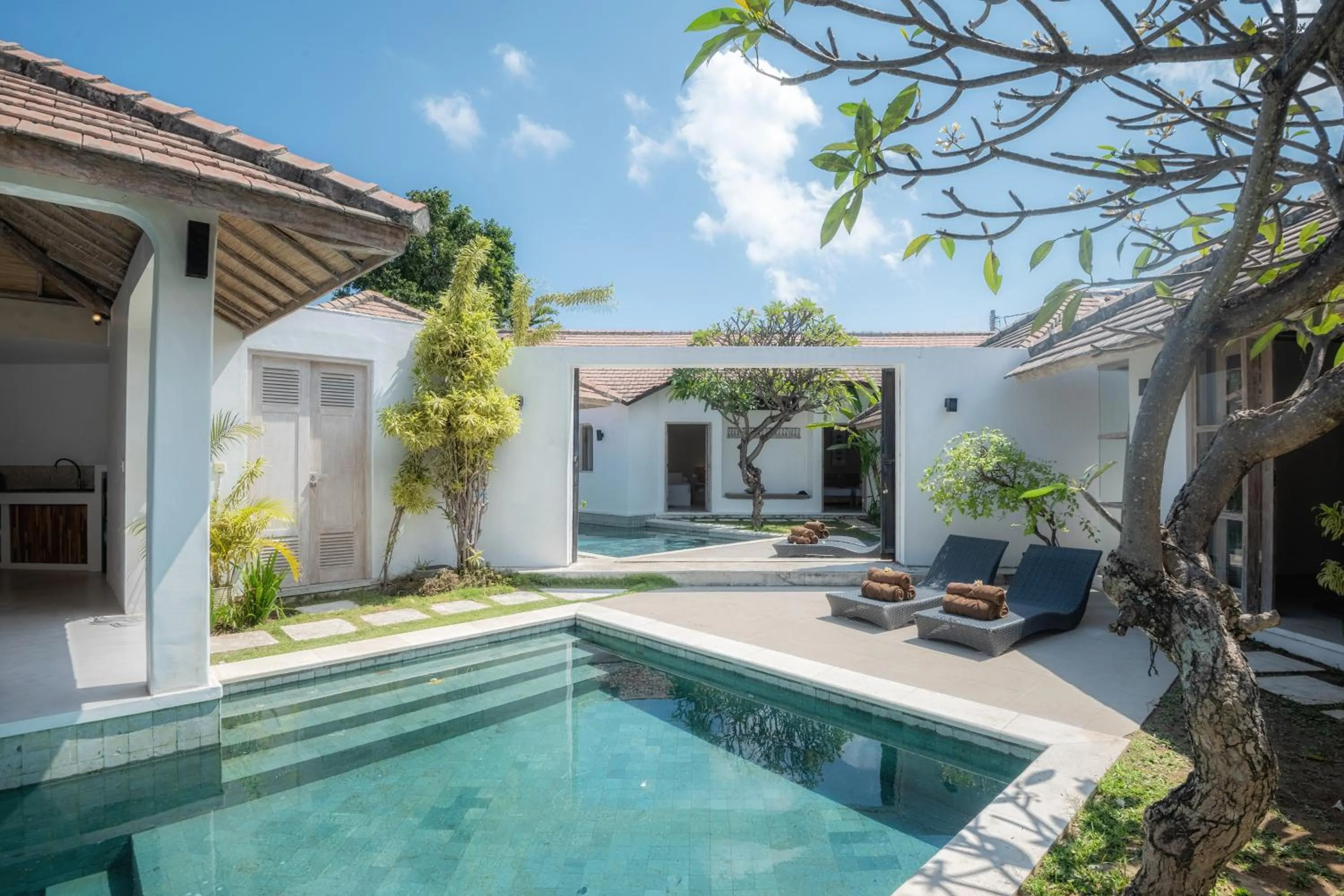 Property building in Villa Dipta