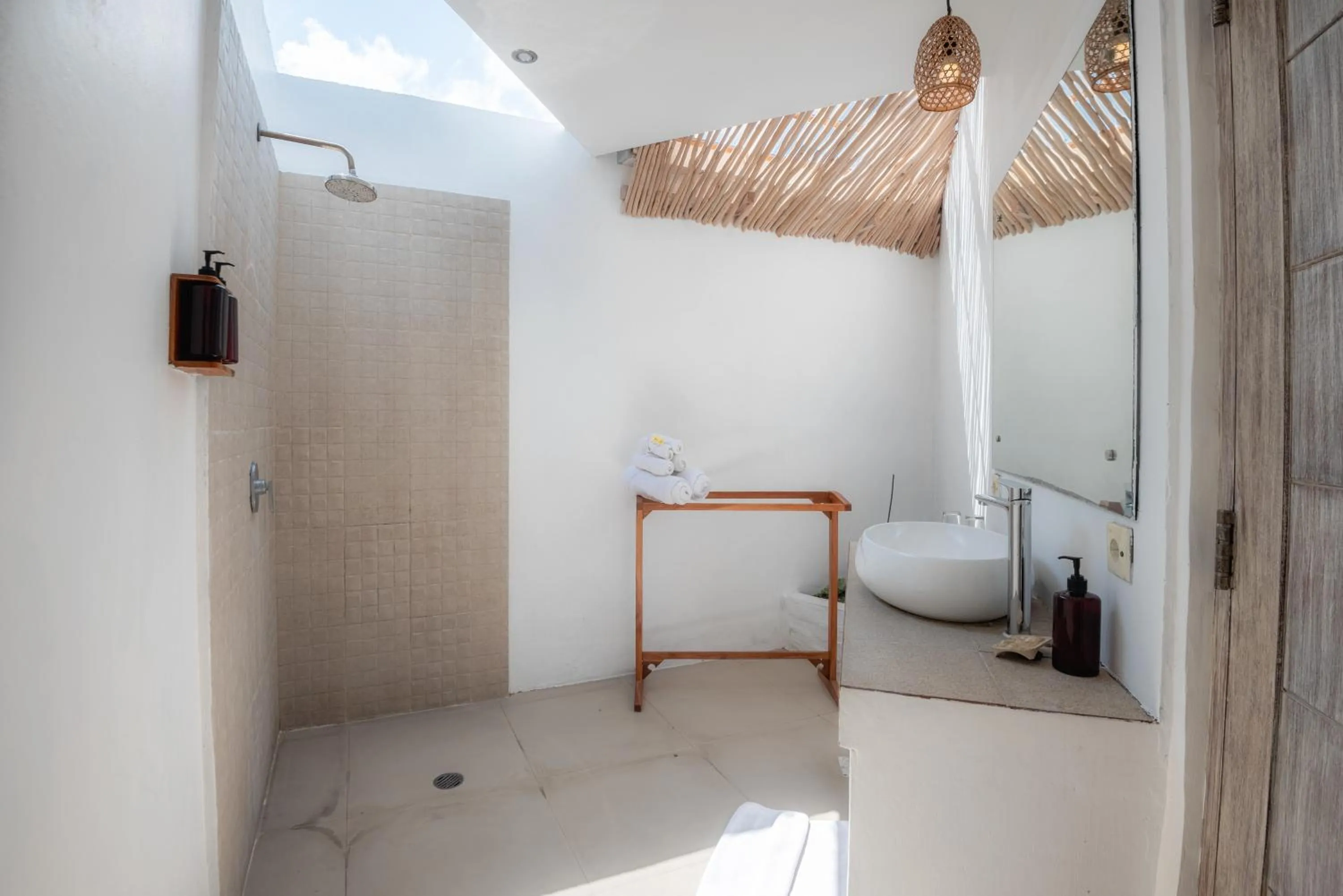 Shower in Villa Dipta
