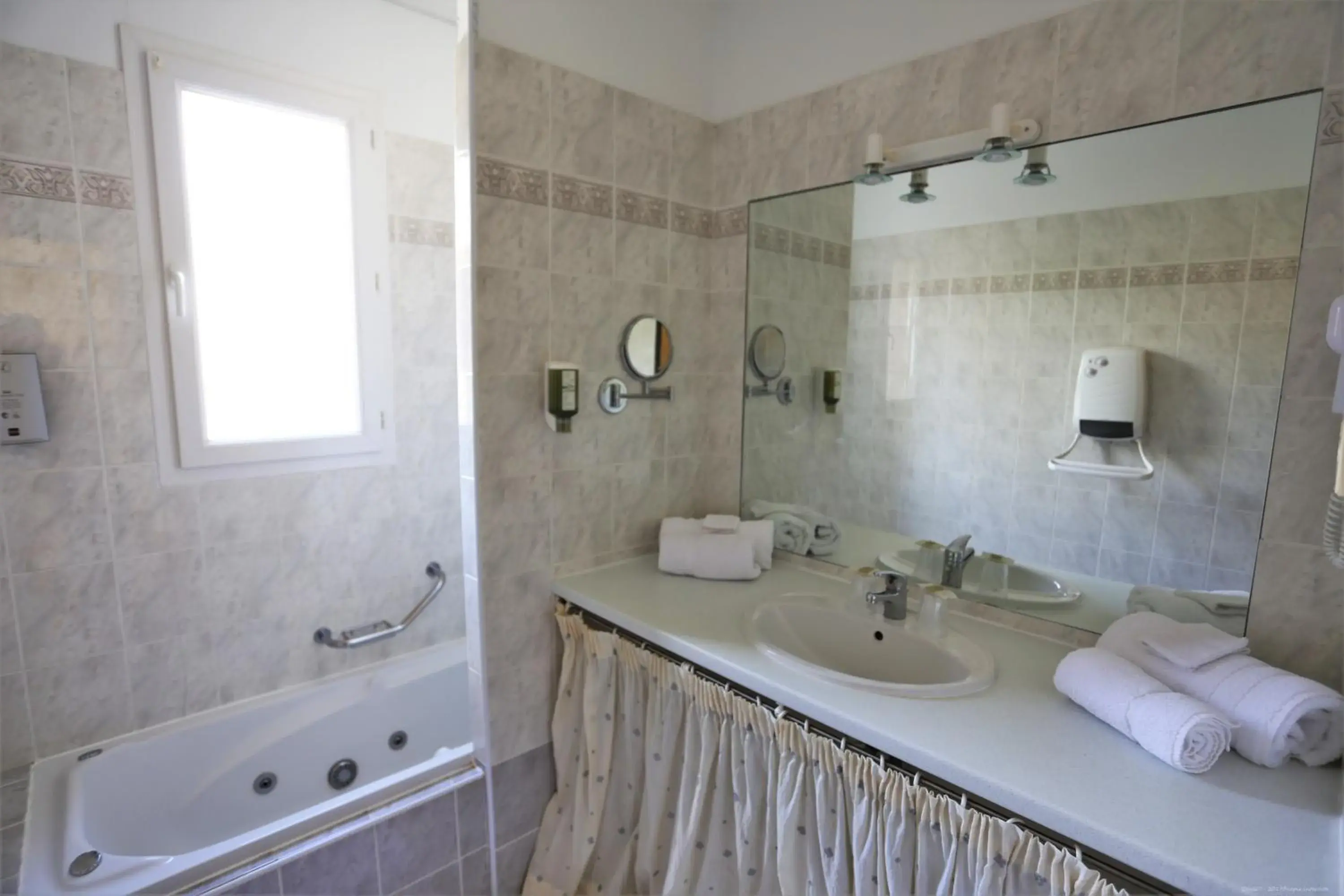 Logis Hôtel-restaurant La Mère Biquette Logis Hôtel-restaurant La Mère Biquette