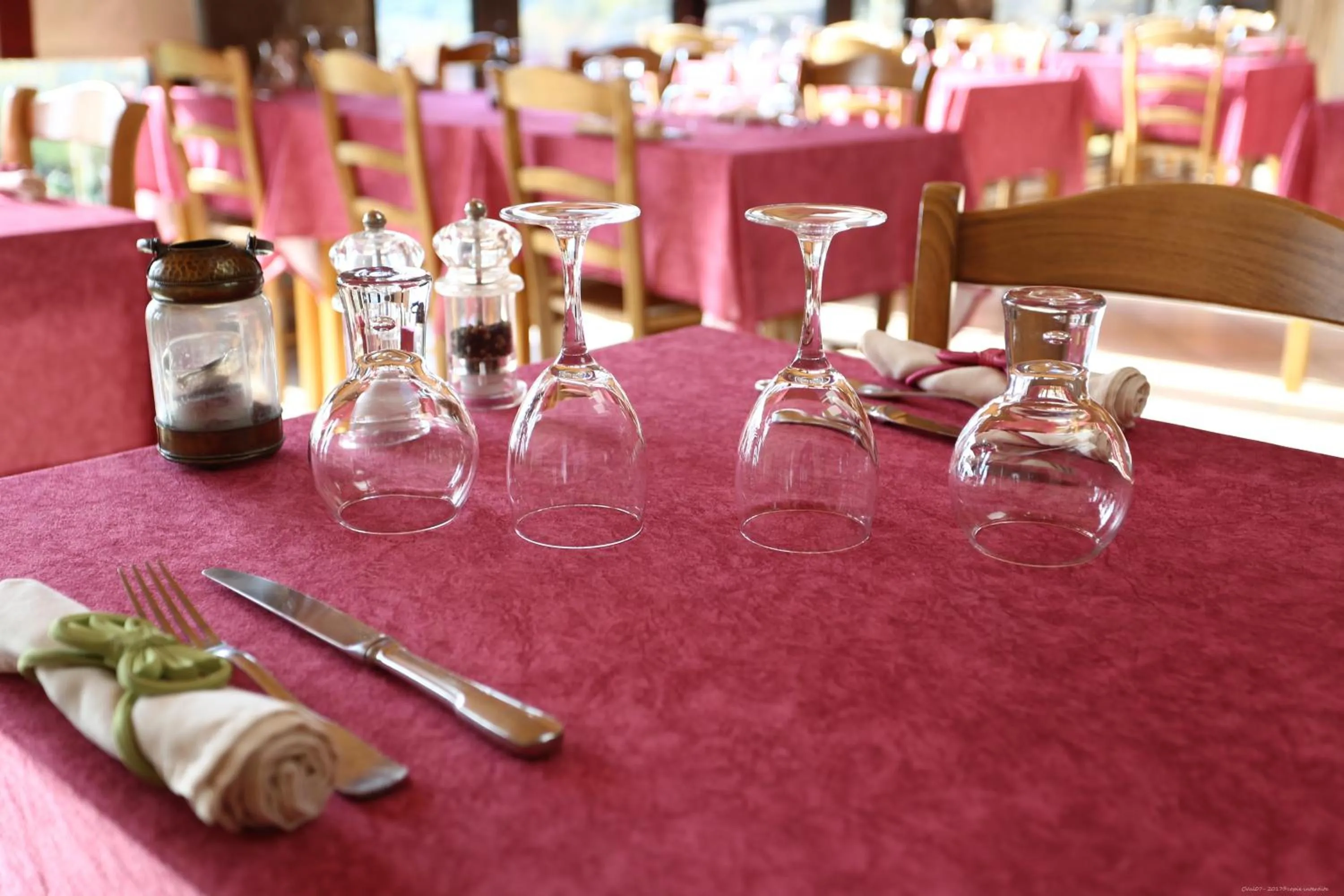 Restaurant/places to eat in Logis Hôtel-restaurant La Mère Biquette