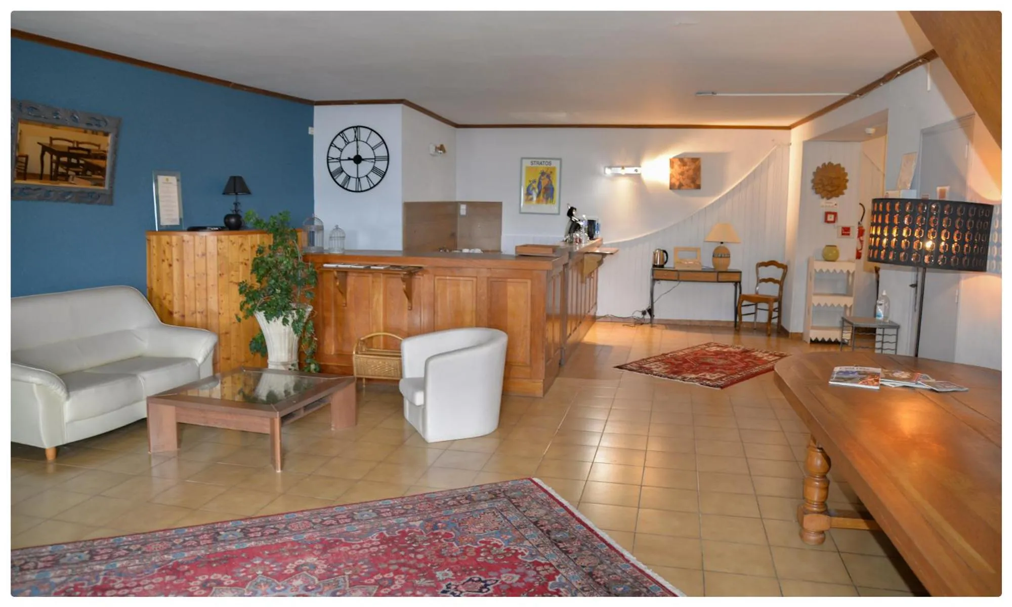 Lobby or reception in Logis Hôtel-restaurant La Mère Biquette