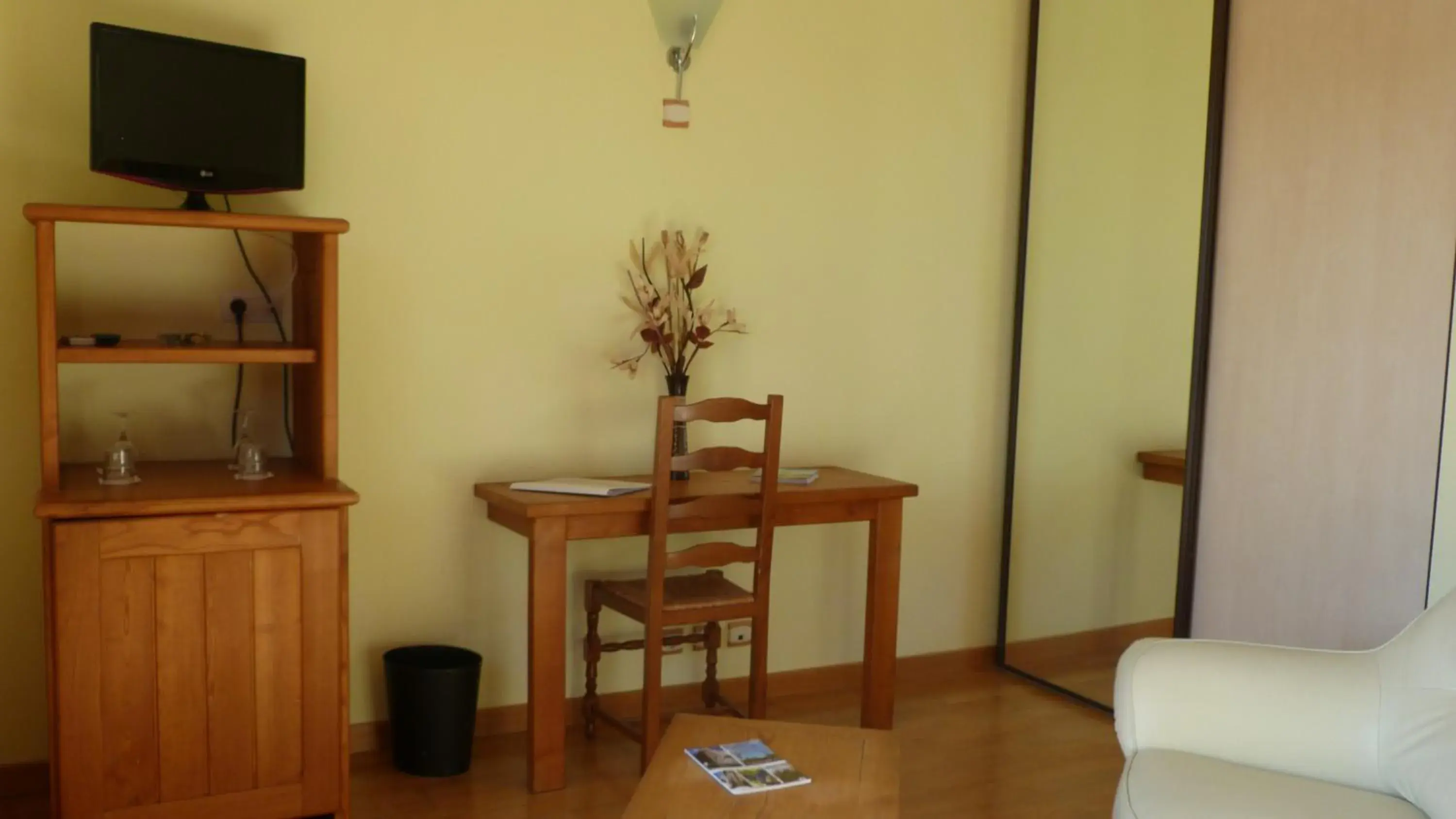 Seating area in Logis Hôtel-restaurant La Mère Biquette Seating area in Logis Hôtel-restaurant La Mère Biquette