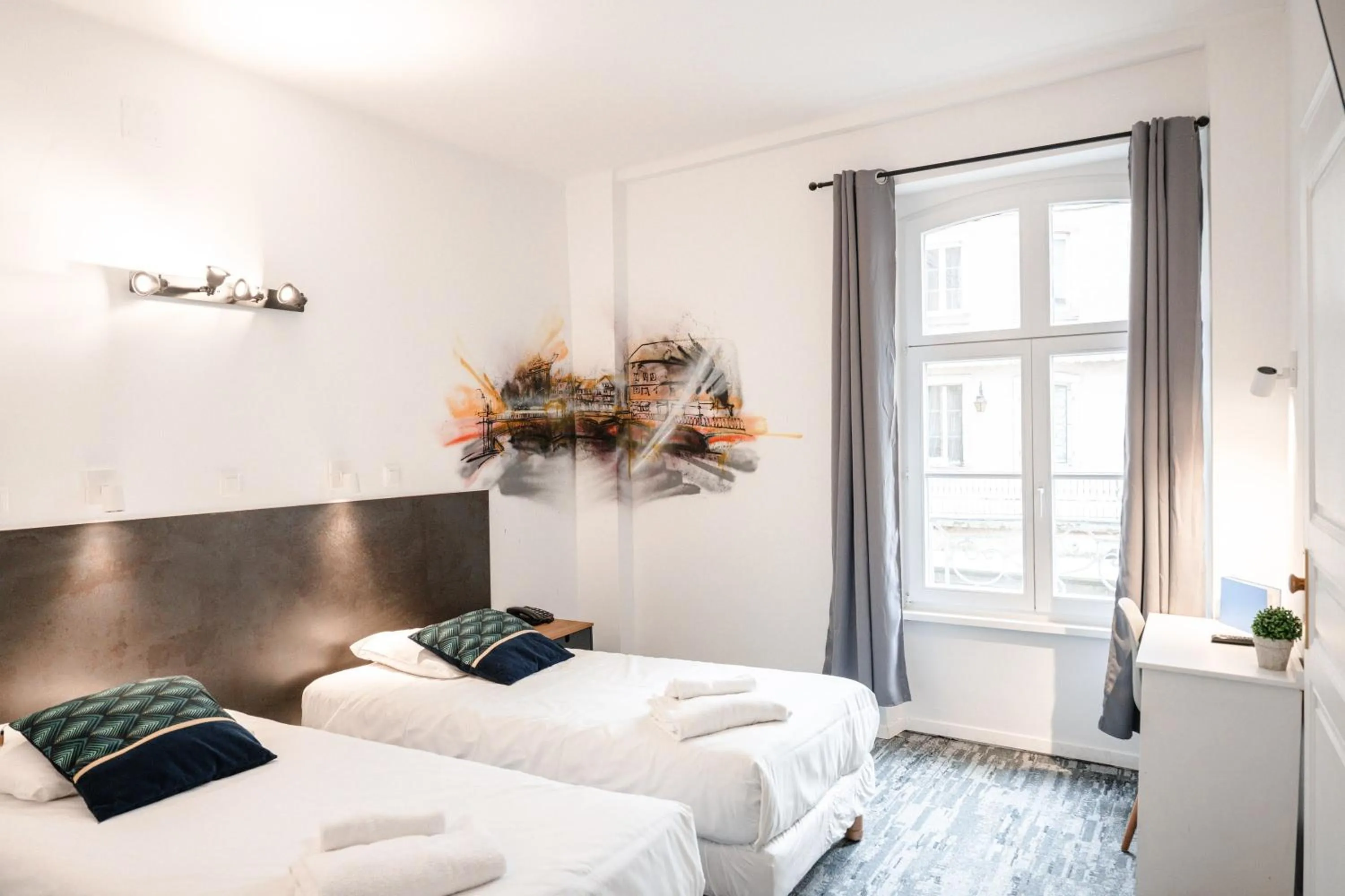 Bed in Hotel des Arts - Centre Cathédrale