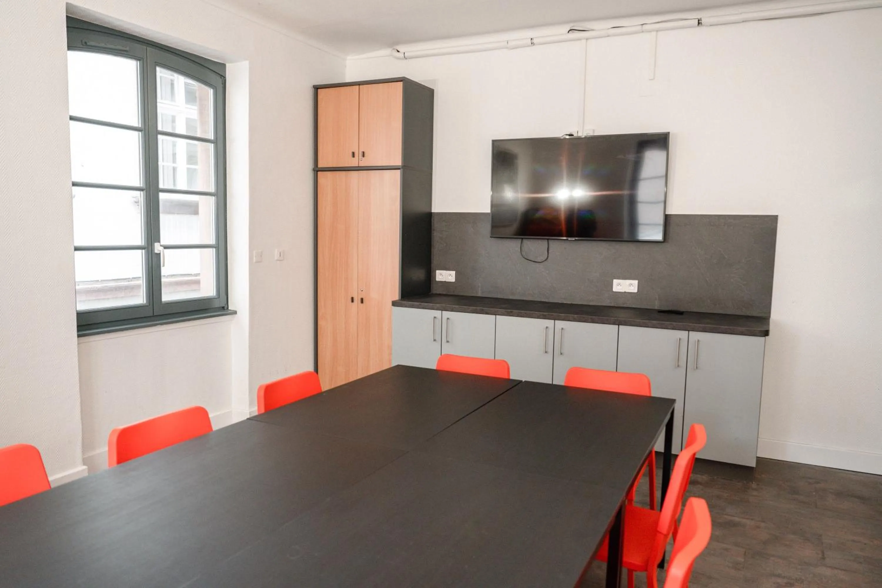 Communal lounge/ TV room in Hotel des Arts - Centre Cathédrale