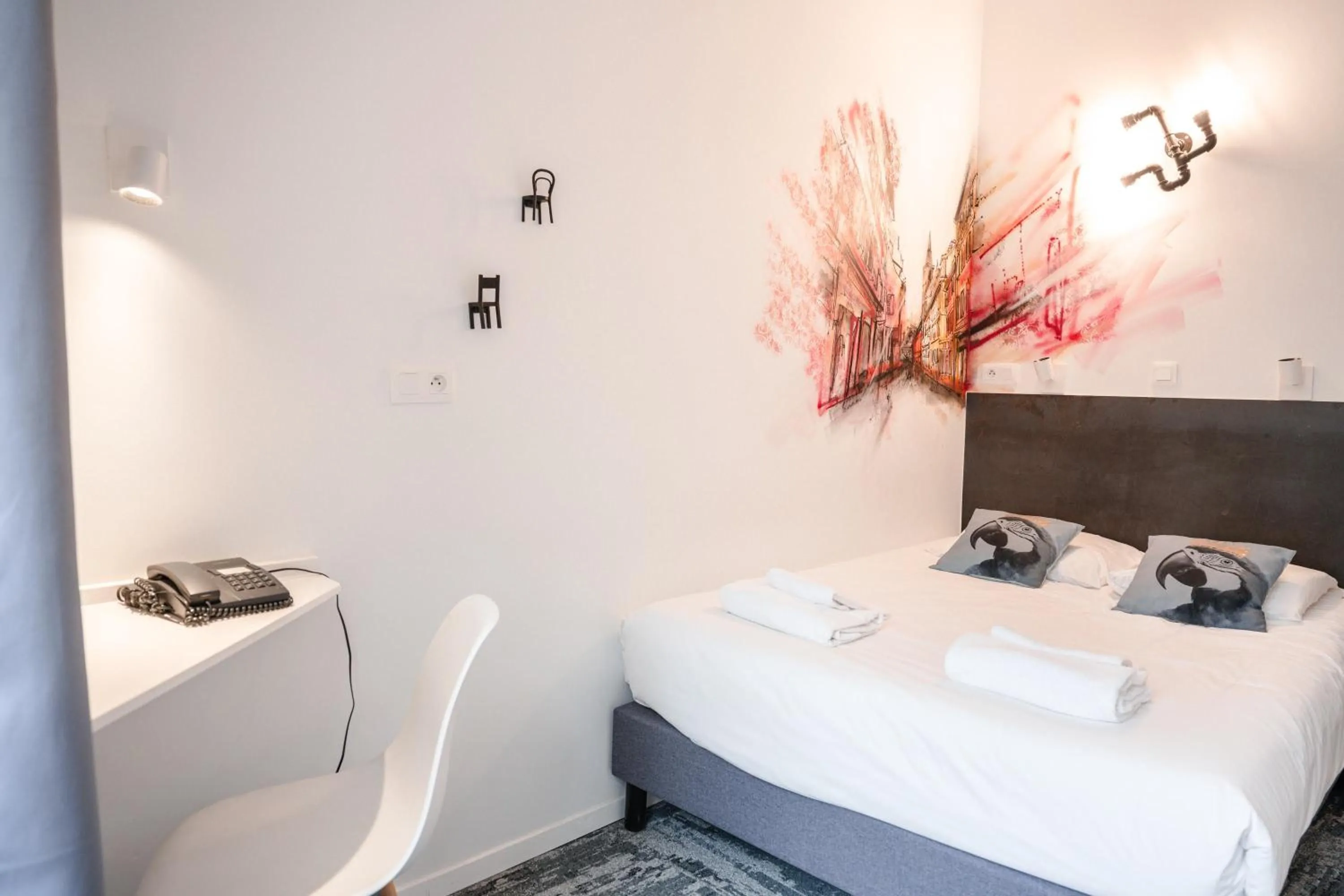 Bed in Hotel des Arts - Centre Cathédrale