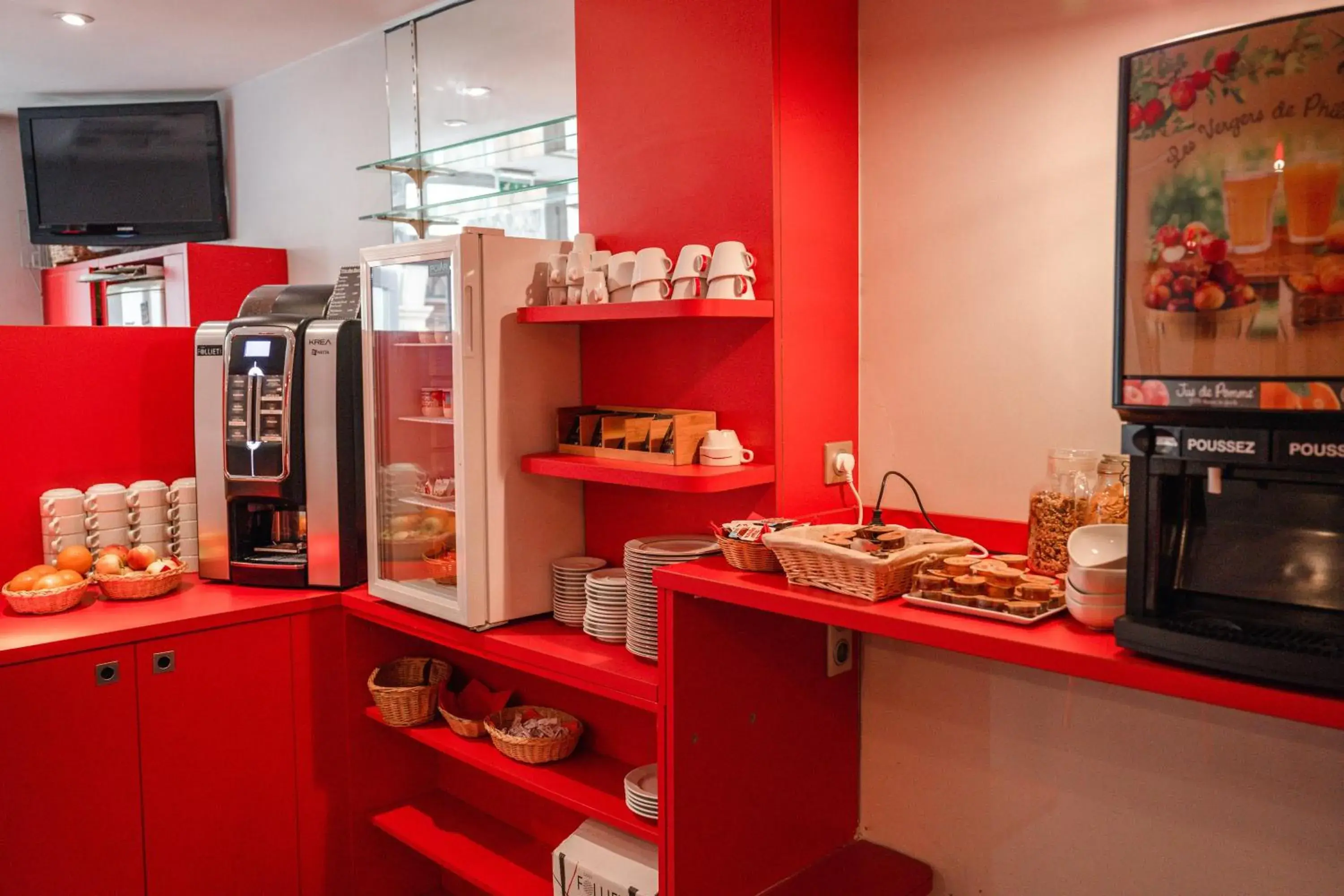 Lobby or reception, Kitchen/Kitchenette in Hotel Des Arts