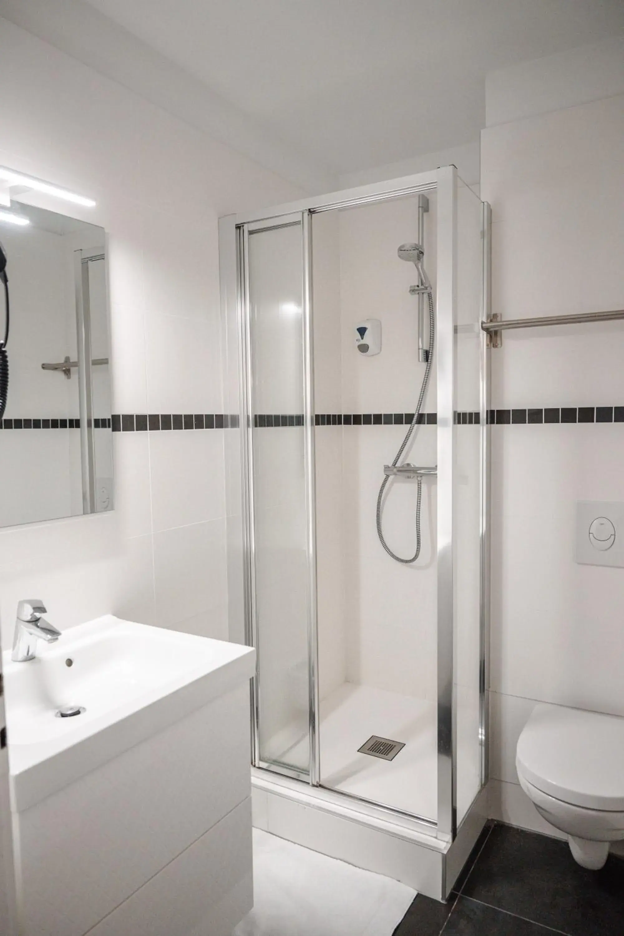 Shower, Bathroom in Hotel Des Arts