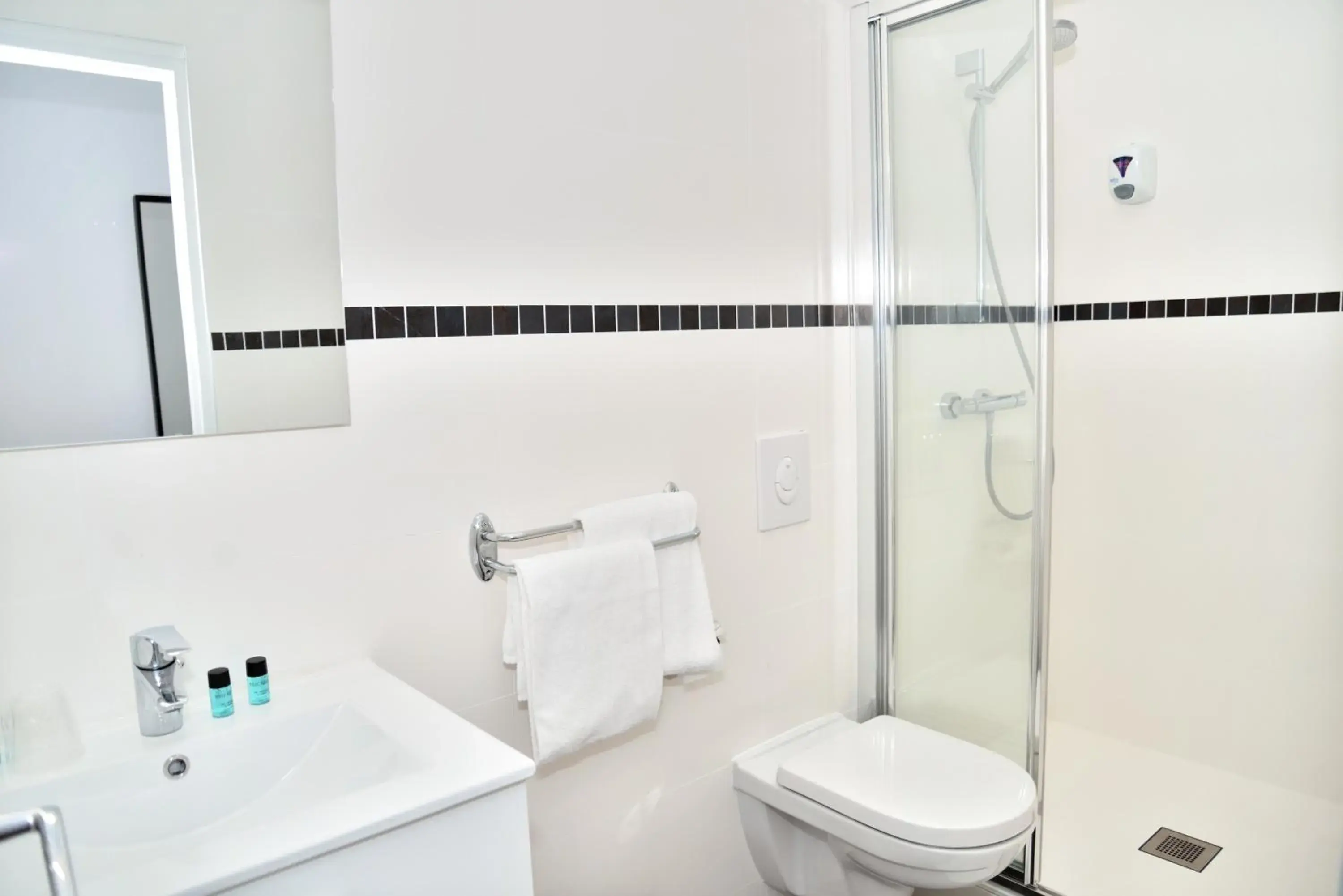 Shower, Bathroom in Hotel Des Arts