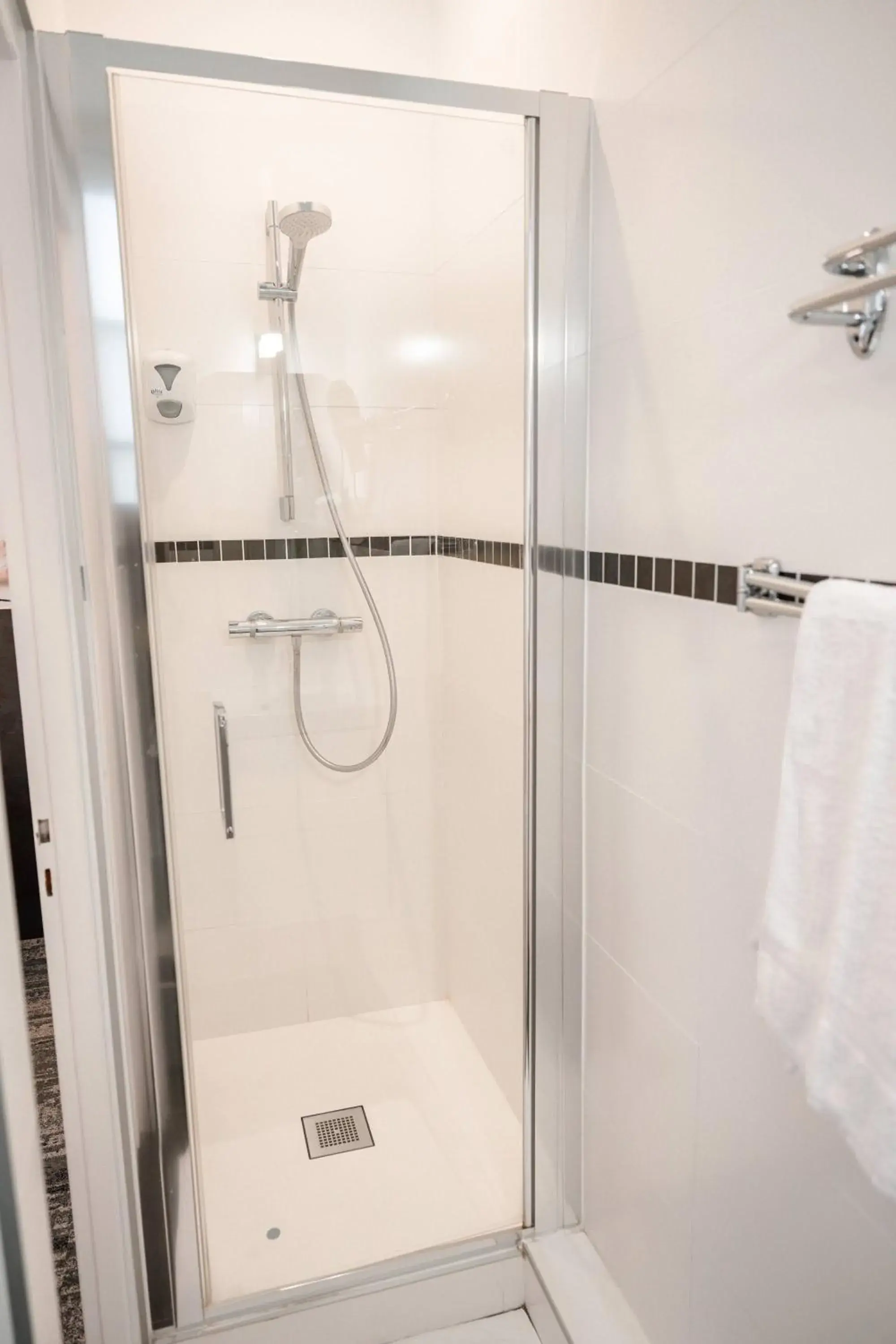 Shower, Bathroom in Hotel Des Arts