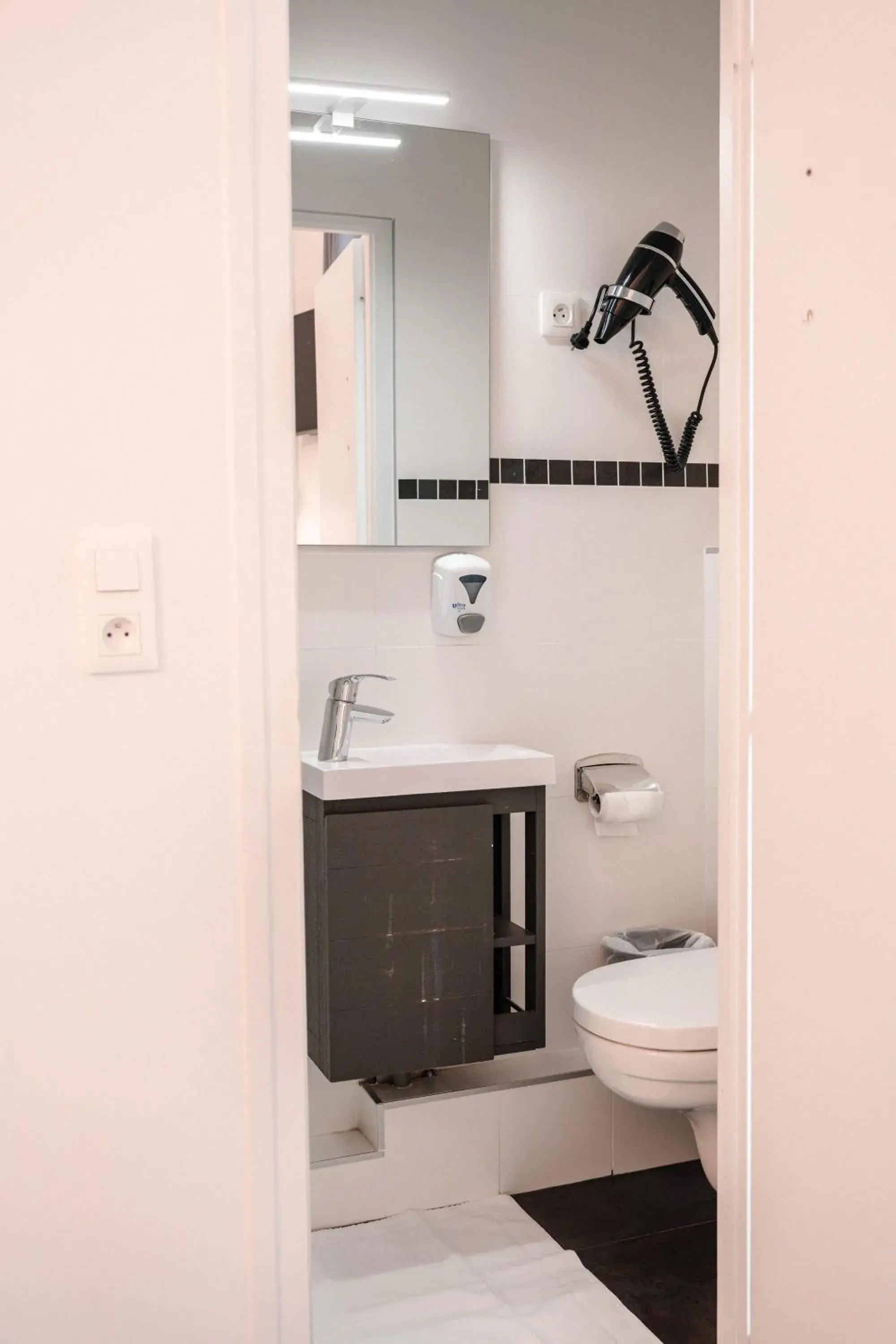 Toilet, Bathroom in Hotel Des Arts