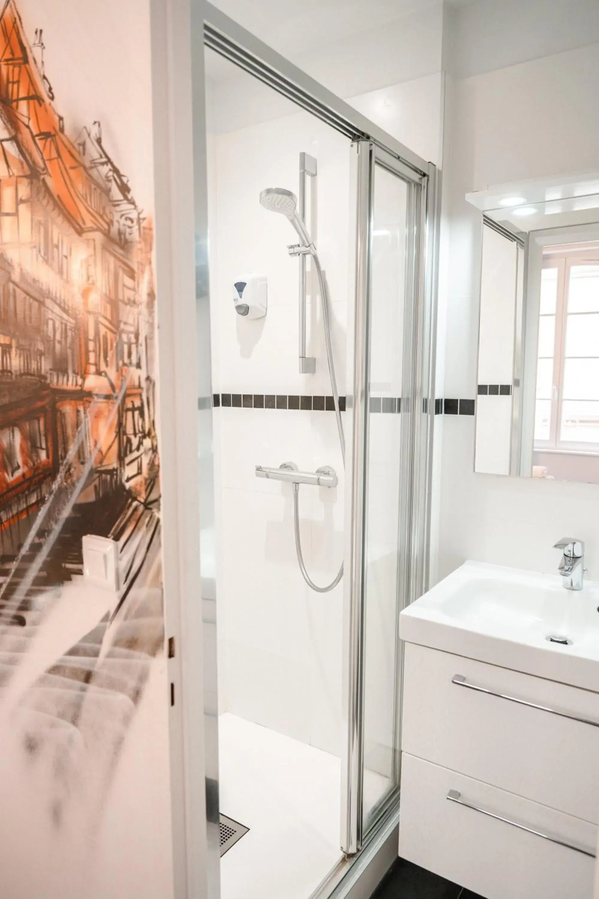 Shower, Bathroom in Hotel Des Arts