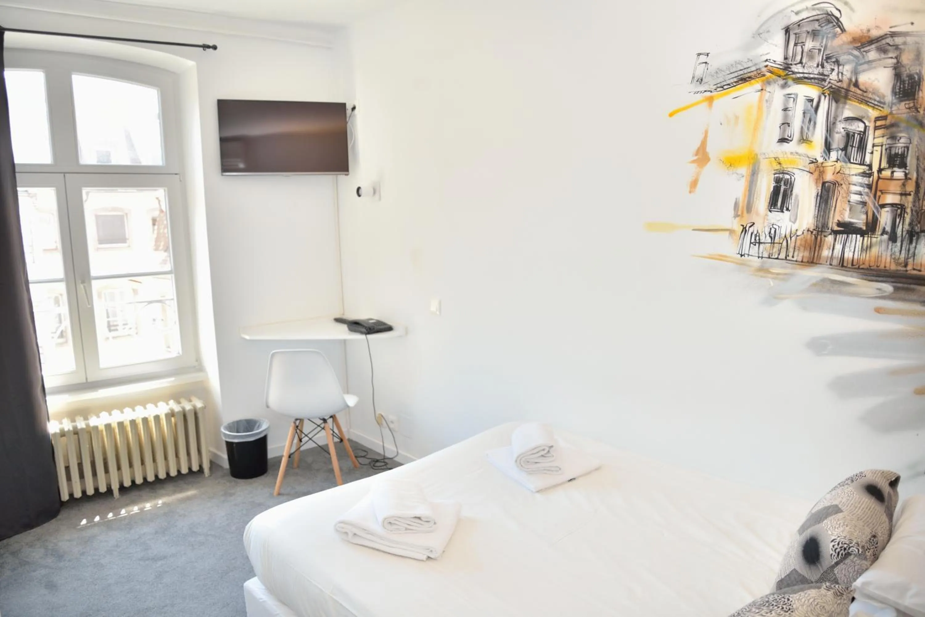 Bed in Hotel des Arts - Centre Cathédrale