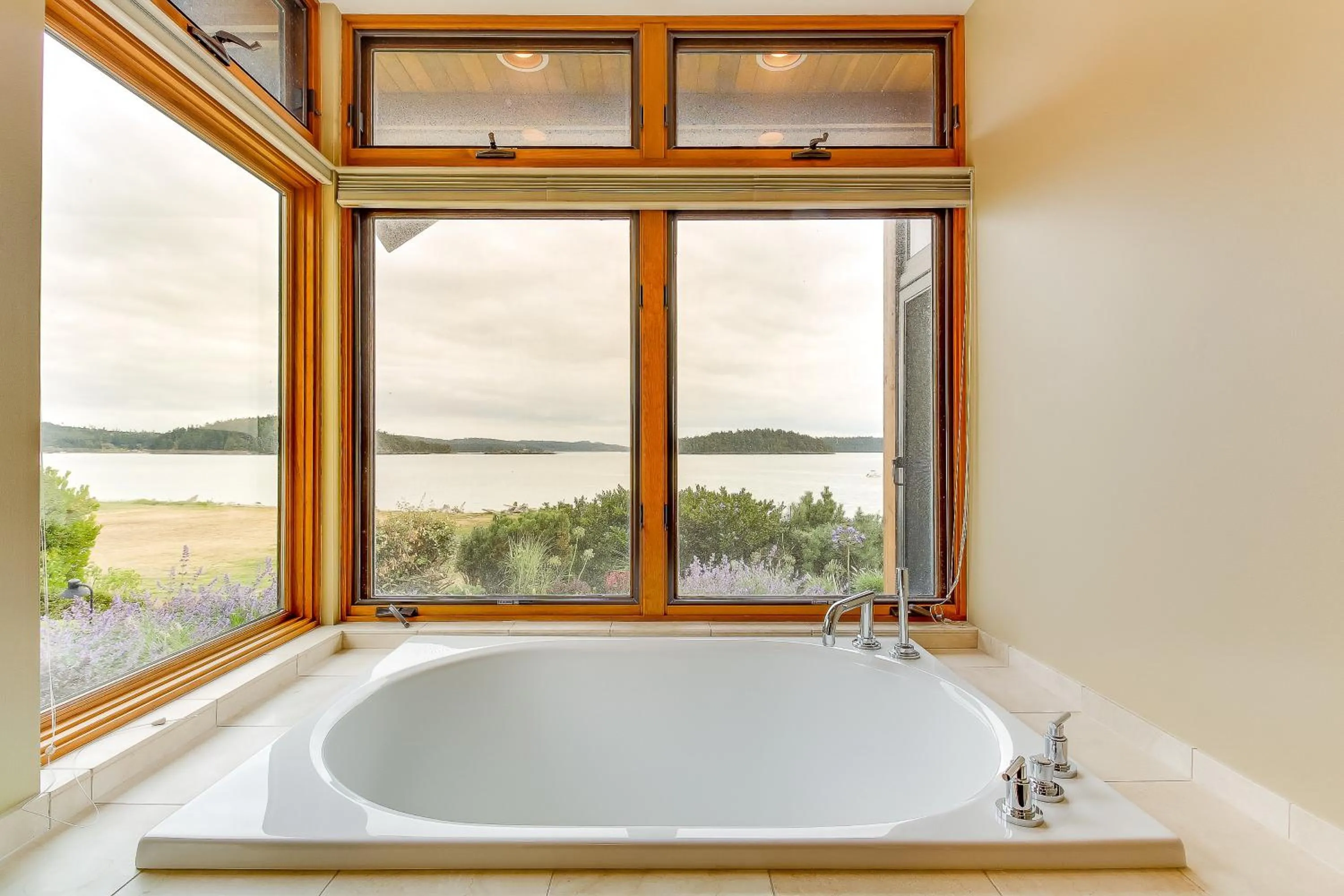 Fidalgo Island Waterfront Stunner