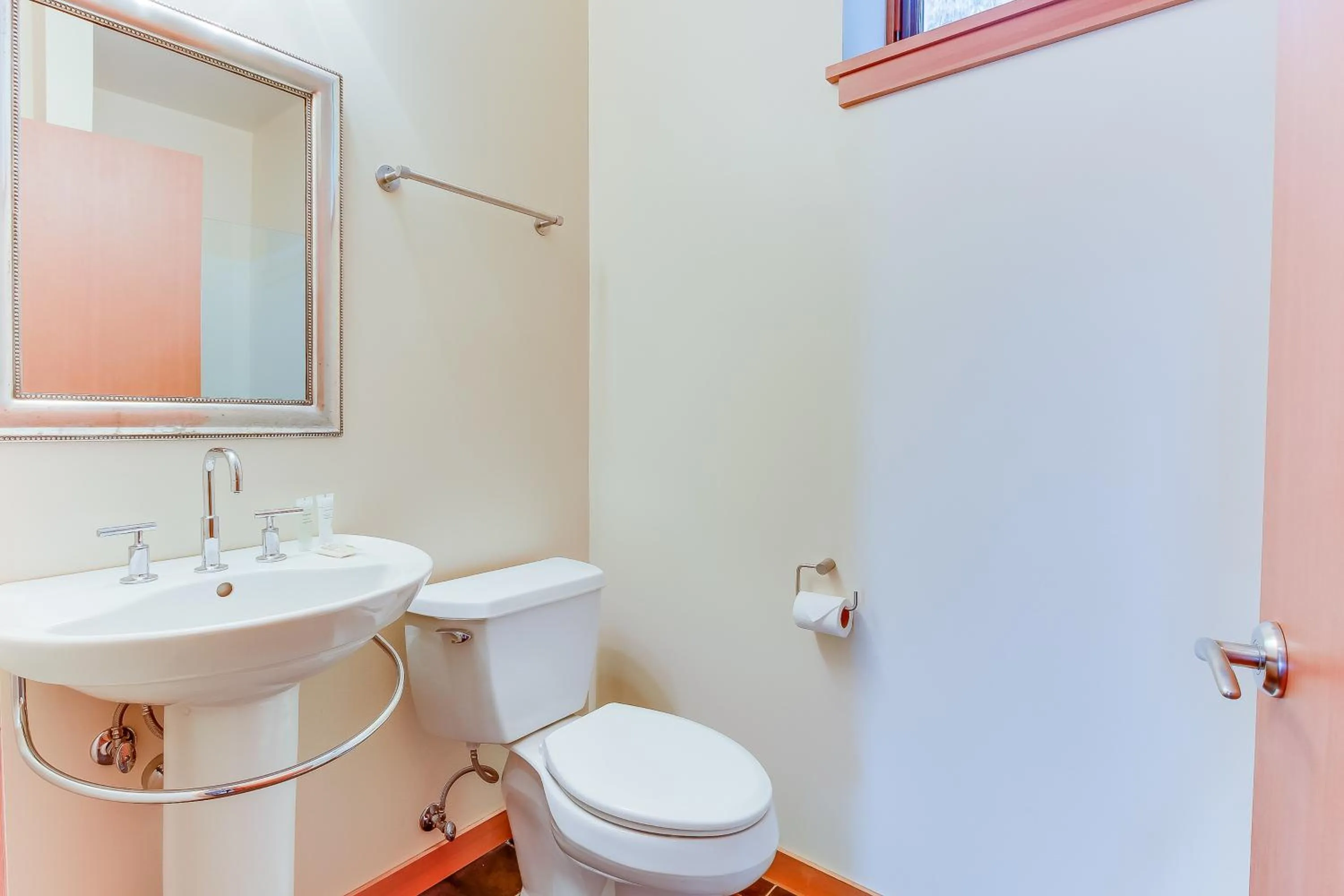 Fidalgo Island Waterfront Stunner