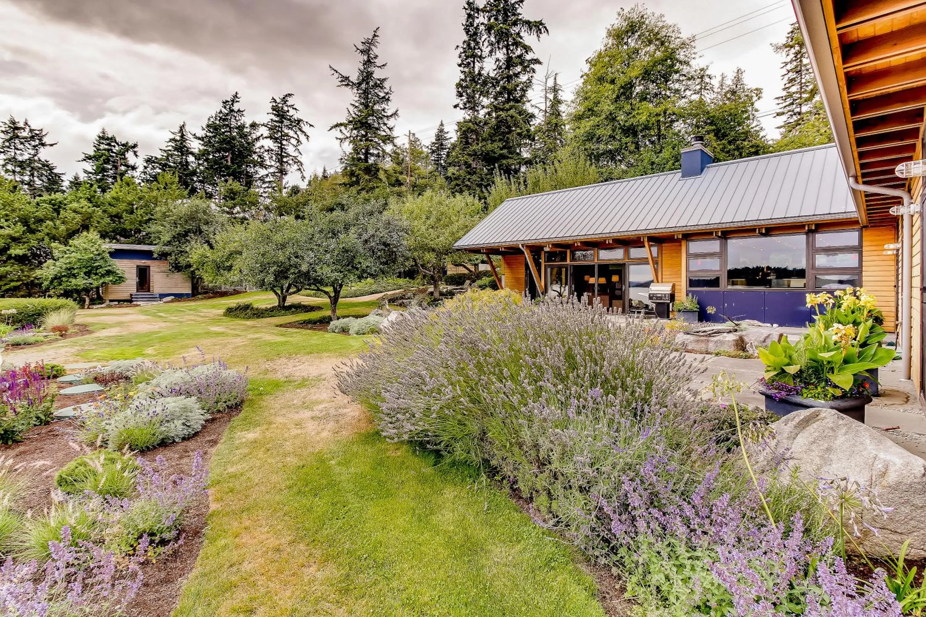 Fidalgo Island Waterfront Stunner