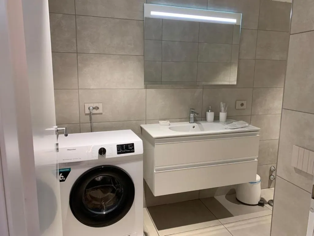 Bathroom in Aparthotel Isola