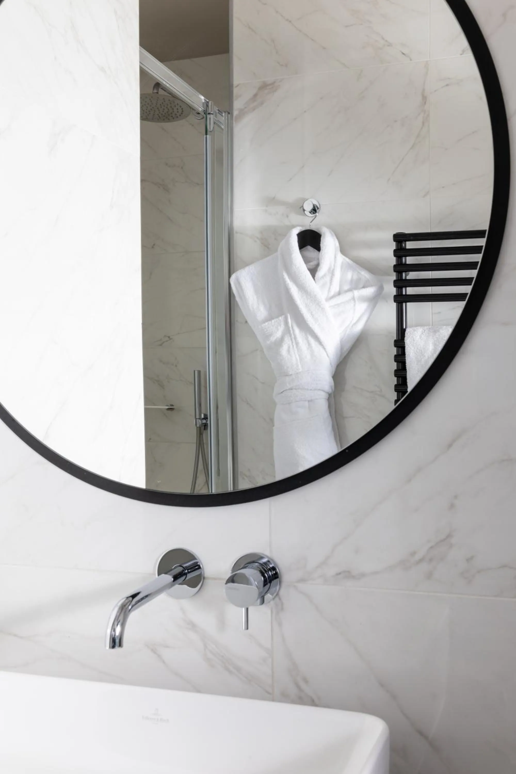 Shower in Hôtel La Maison Bord'eaux